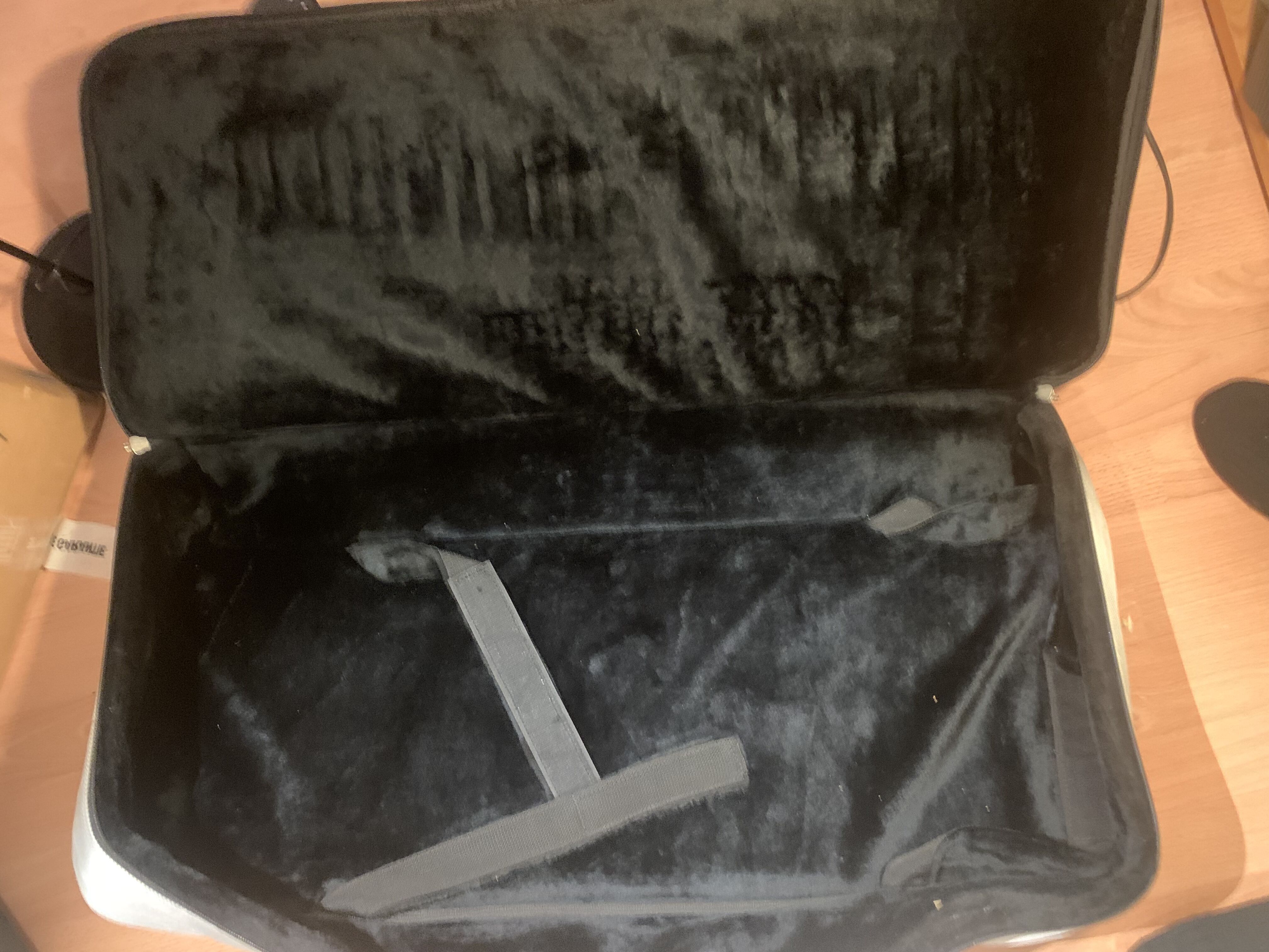 *Axiom  49 Sac Etui (intérieur vide)