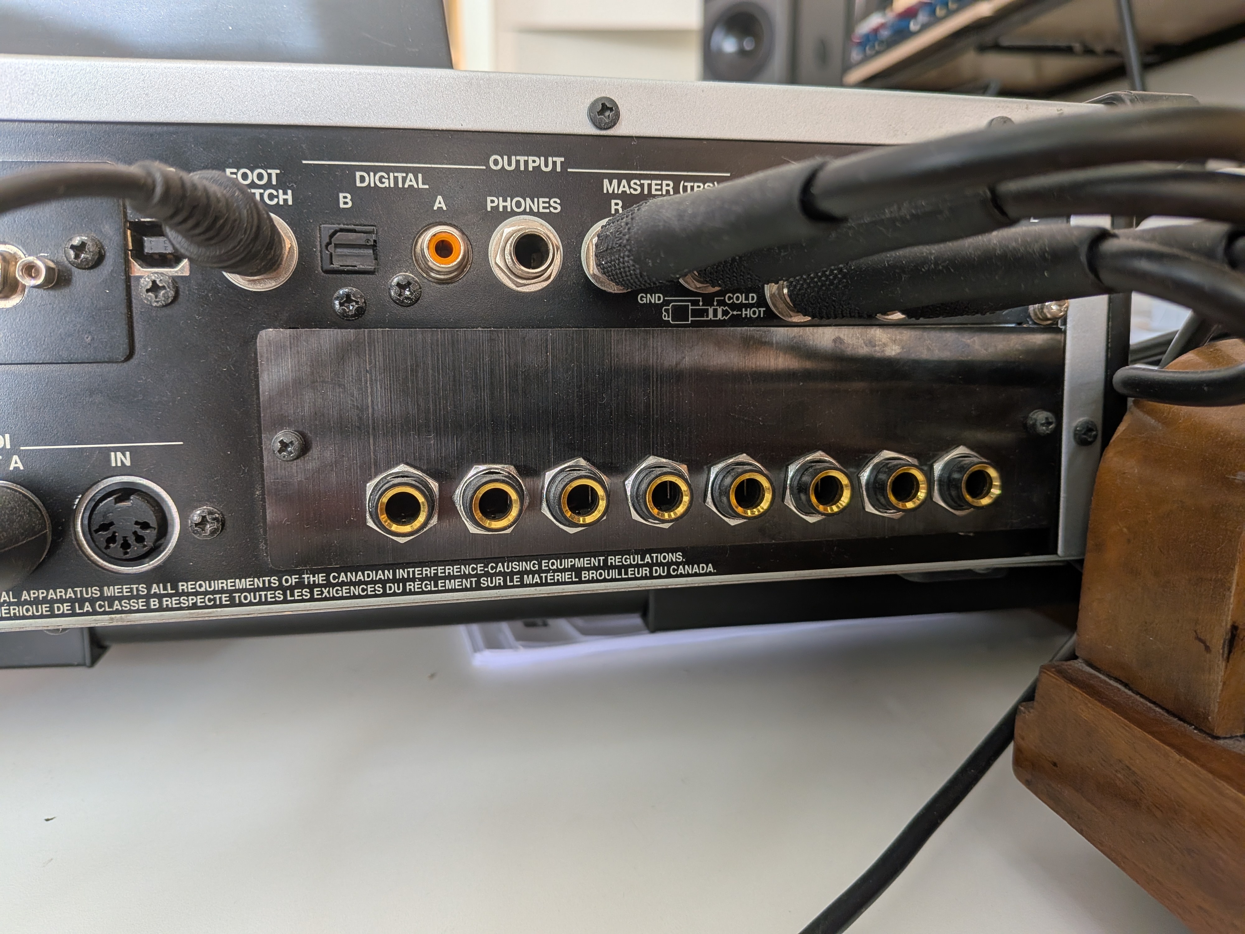 Vds rare carte 6 outputs pour MV 8800