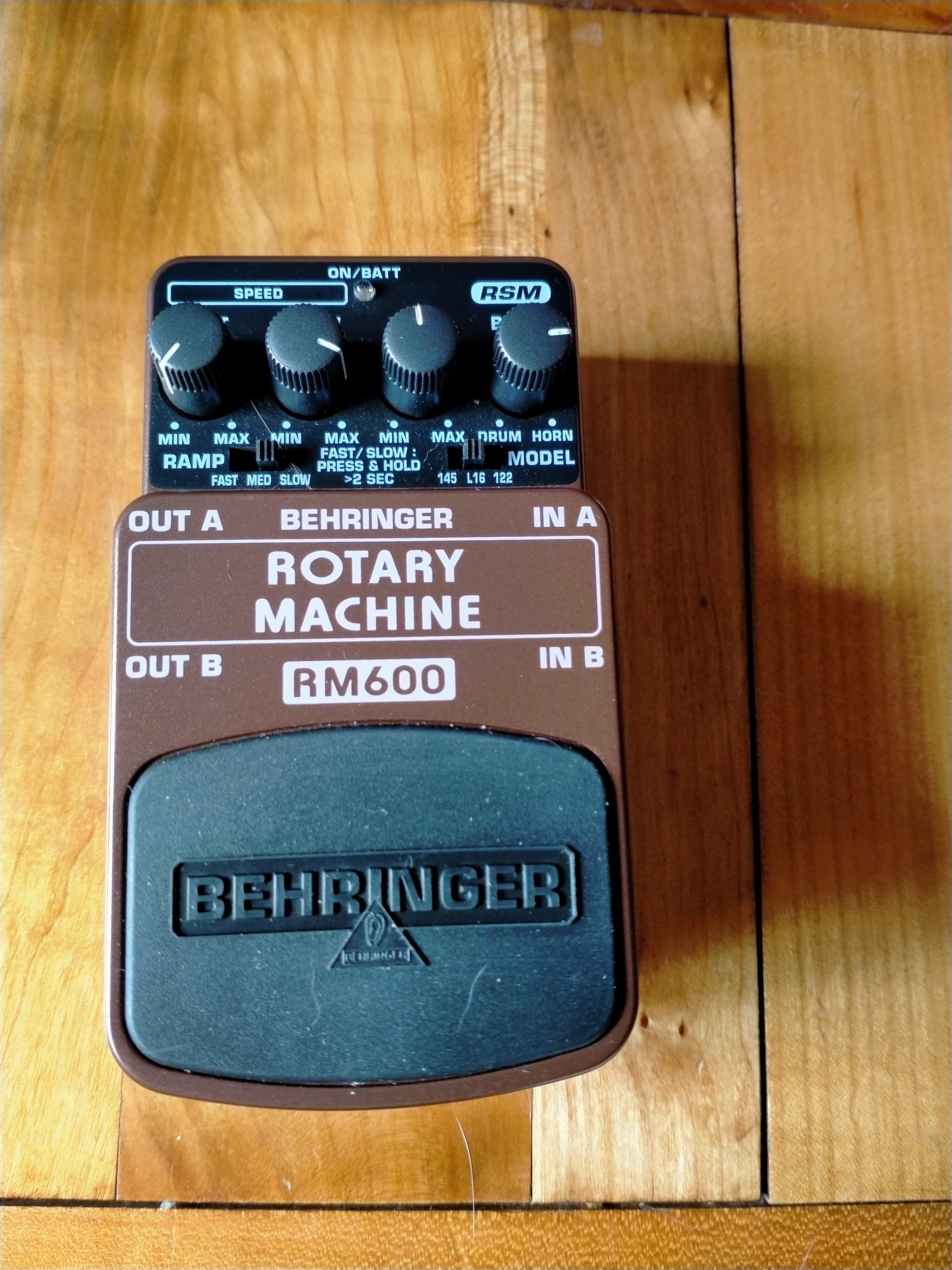  Behringer Rotary Machine RM600
