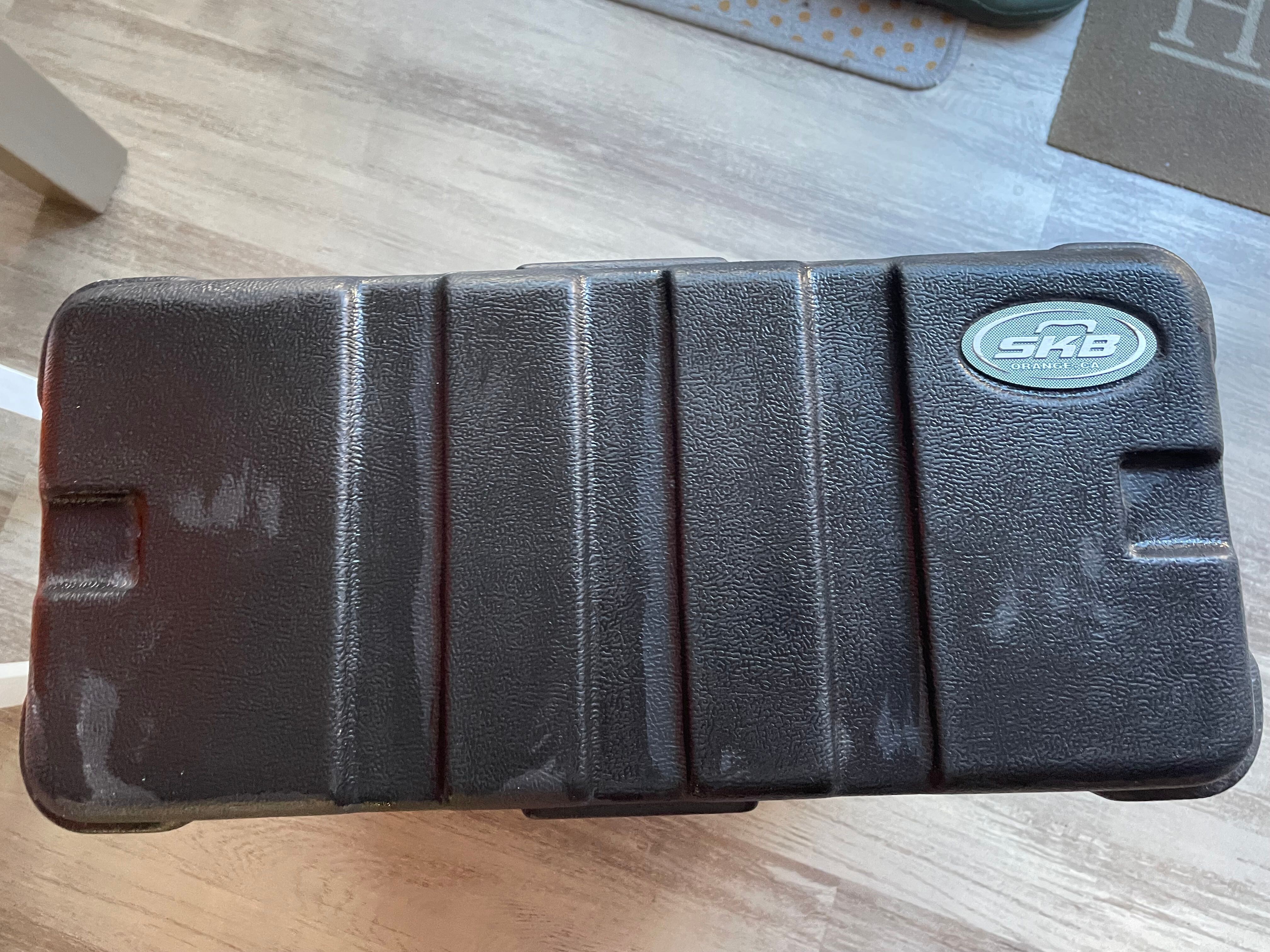 Vends Case SKB 4U très bon état pour cause de déménagement