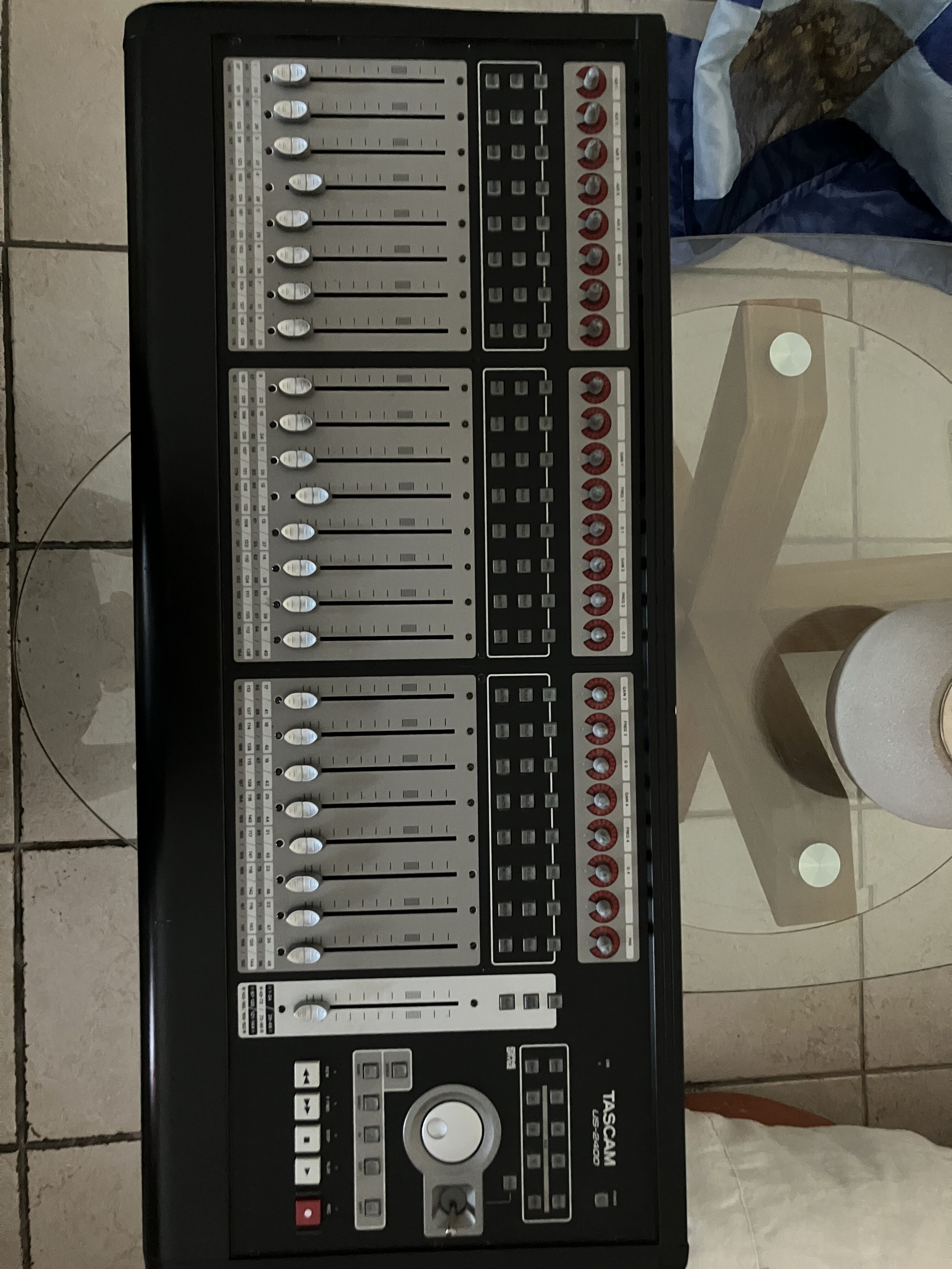 Vends Surface de contrôle : Tascam US-2400