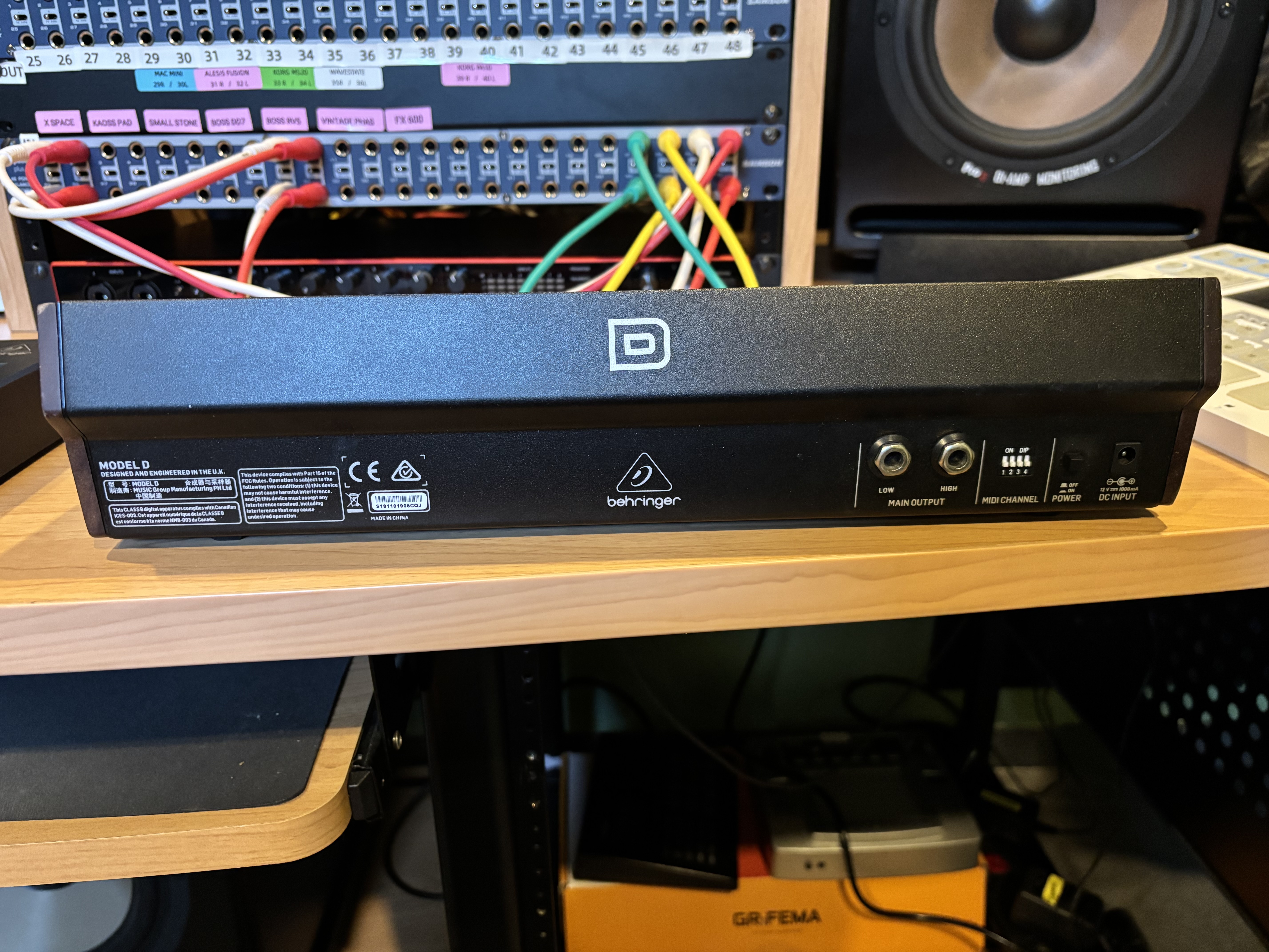 Behringer Model D (1299)