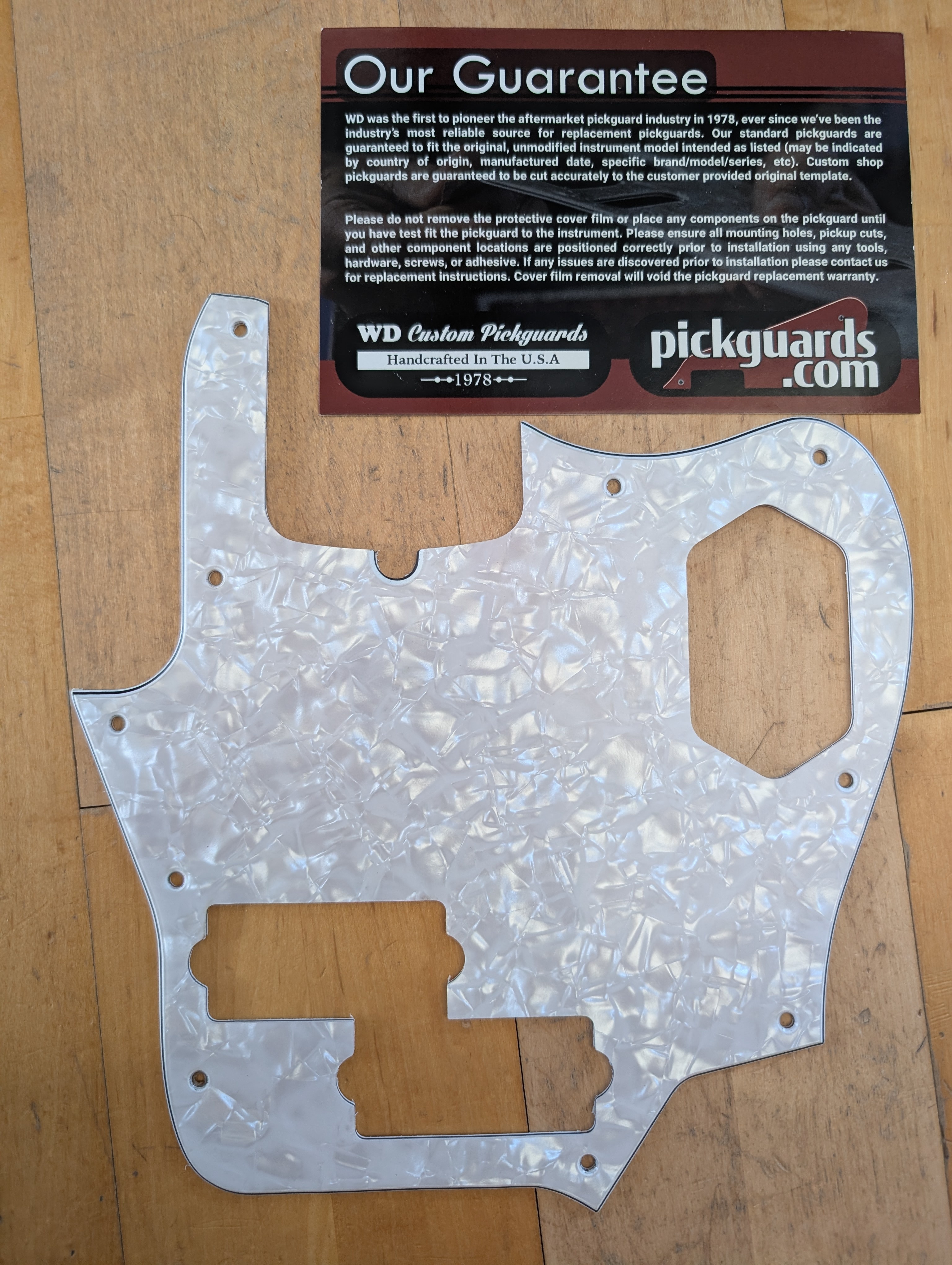 WD Custom Pickguard white pearl - Jaguar Bass