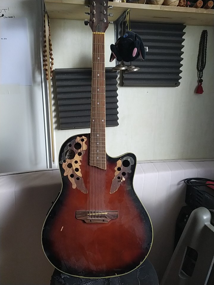 Guitare folk éléctro accoustique corps bombé