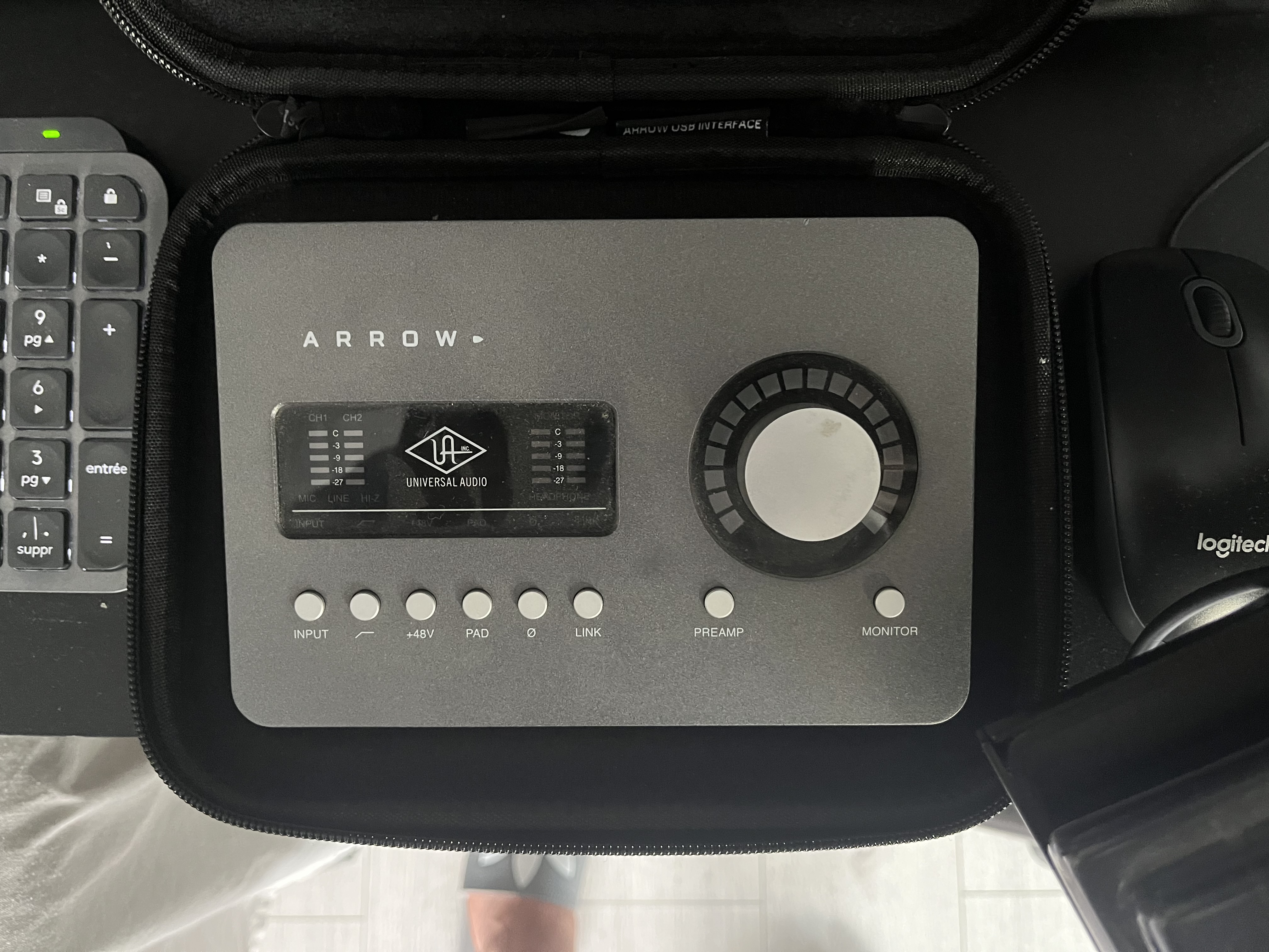 Universal audio arrow 