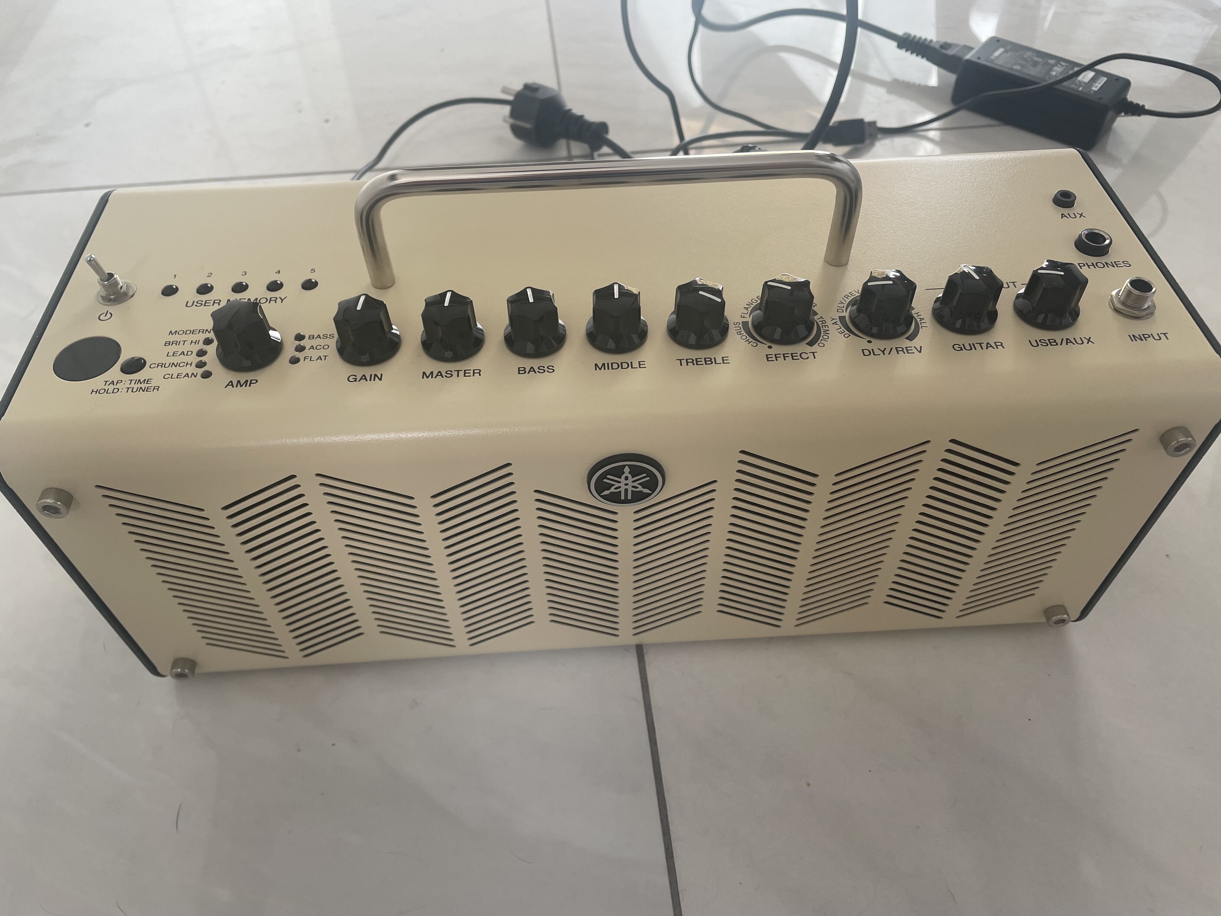 Yamaha THR10 (v1) – Ampli guitare à modélisation + Alimentation d'origine+ câble usb fourni pour connexion PC/Mac