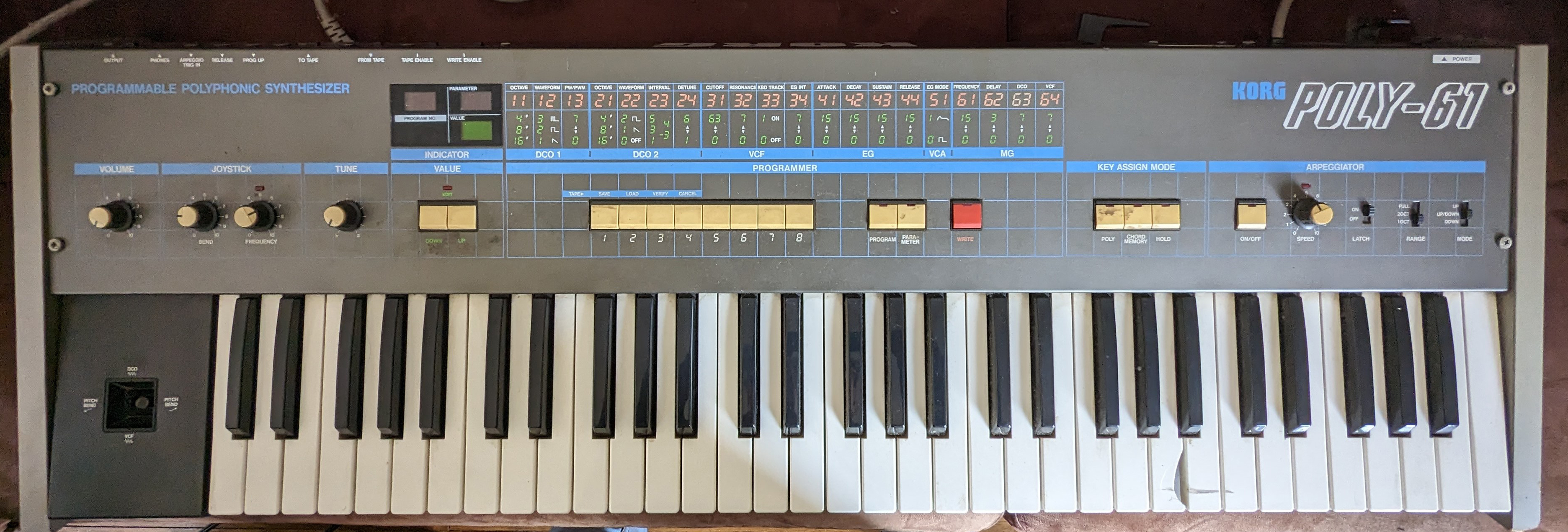 Synthétiseur analogique Korg Poly-61 (1982) - A restaurer / pour pièces