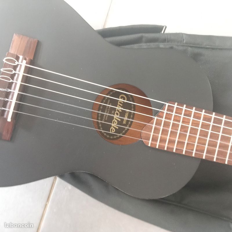 Guitalele Yamaha GL1