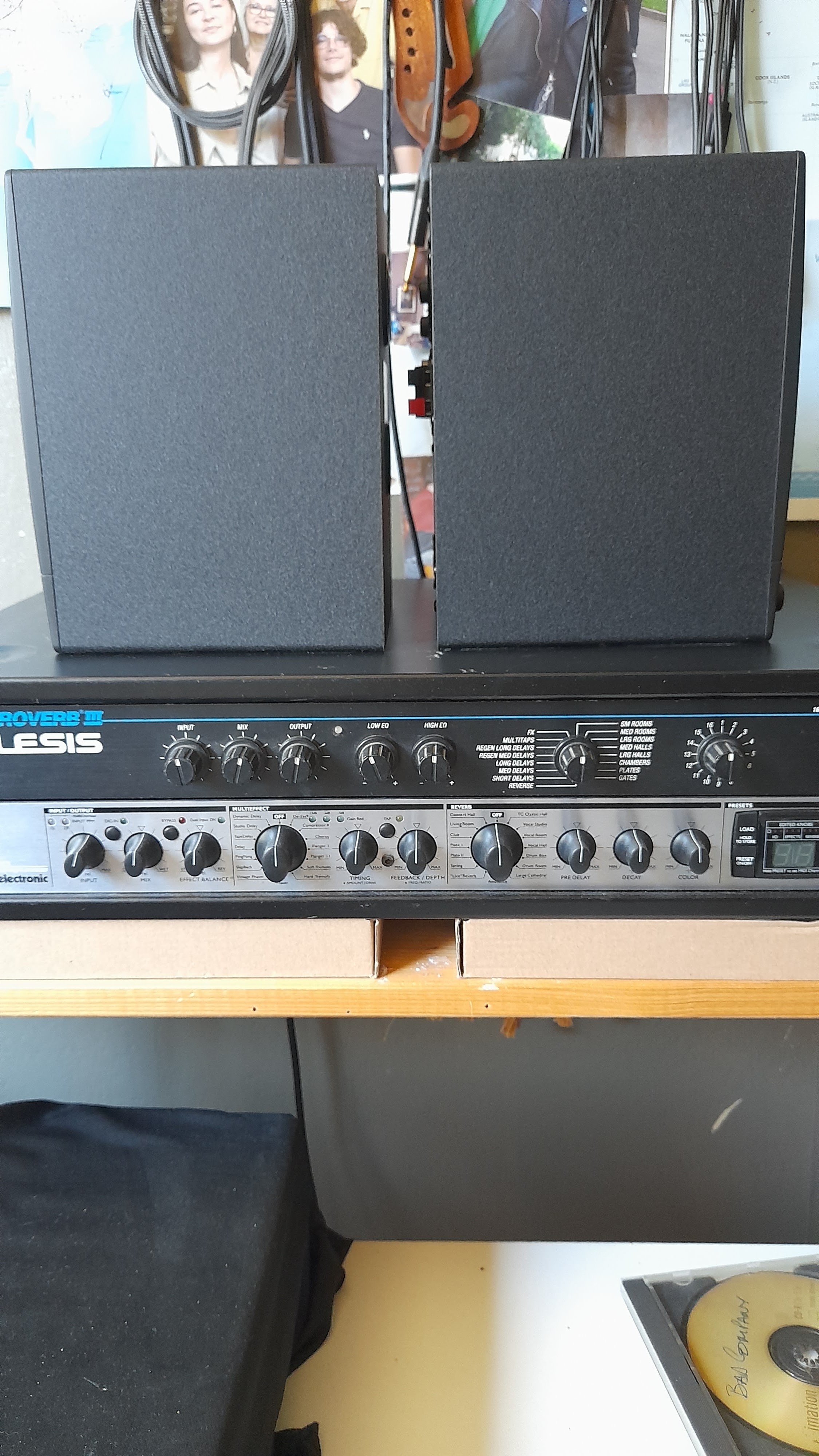 MICROVERB III AVEC RACK à POIGNÉES 