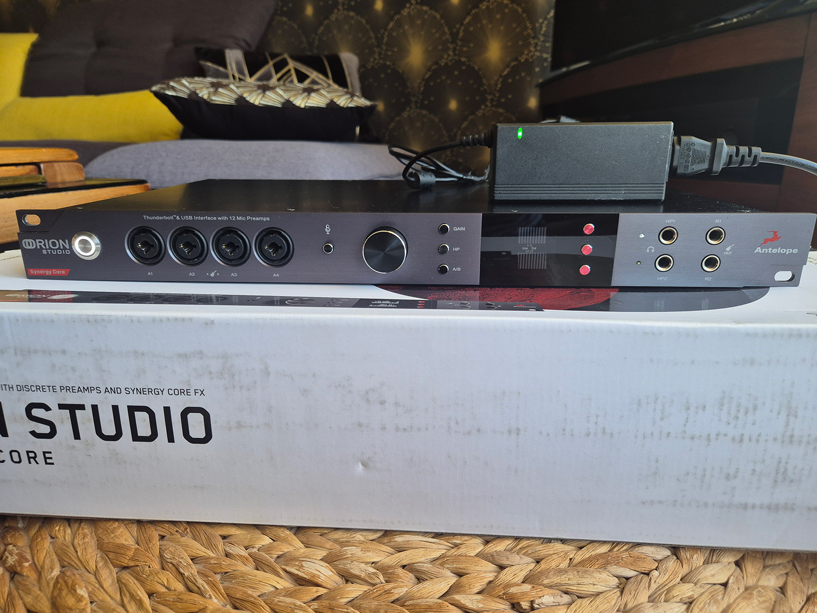 Antelope  Orion Studio Synergy Core  - 12 préamps micro