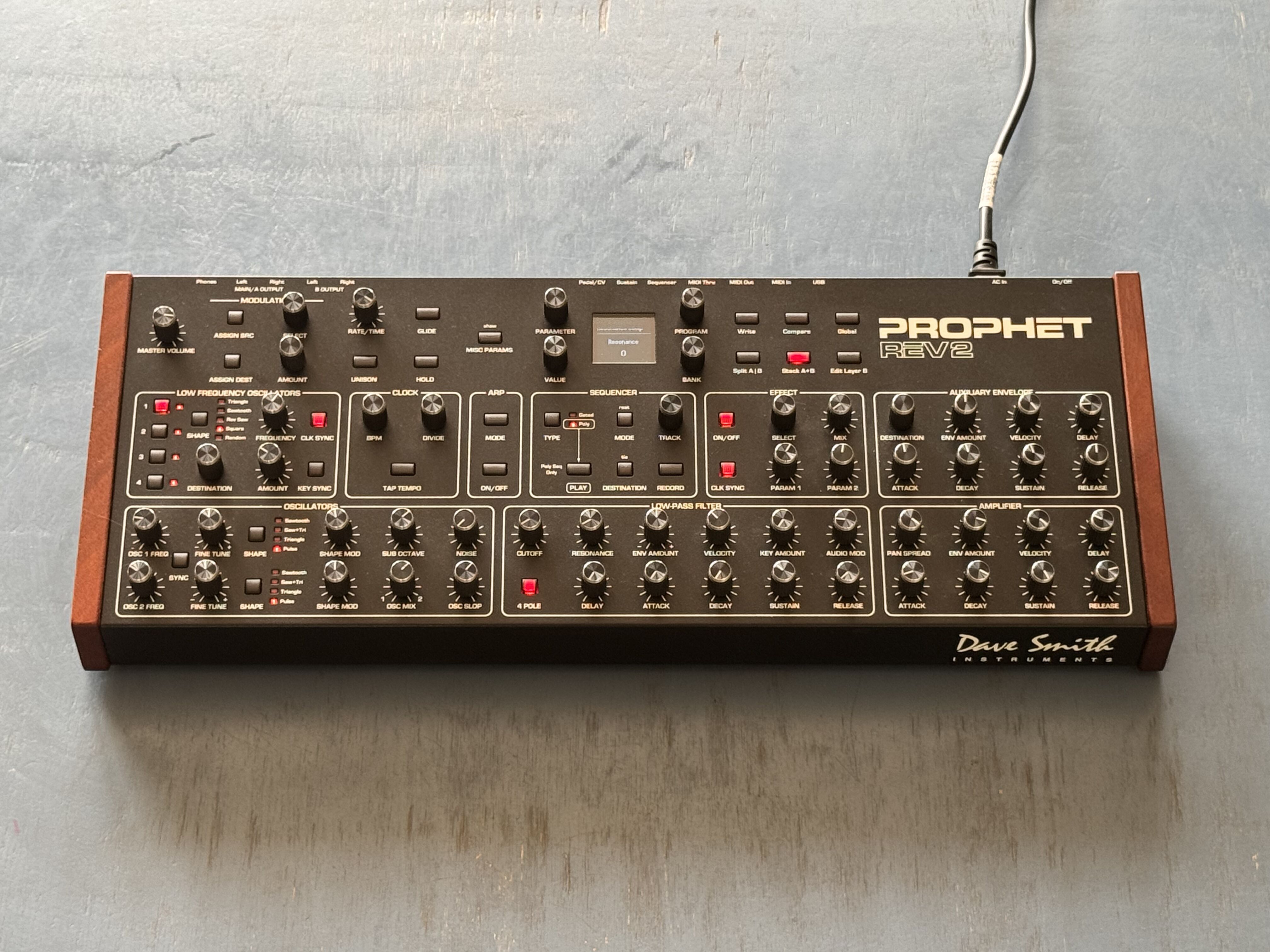 Je vends mon Sequential Prophet REV2-8 Desktop
