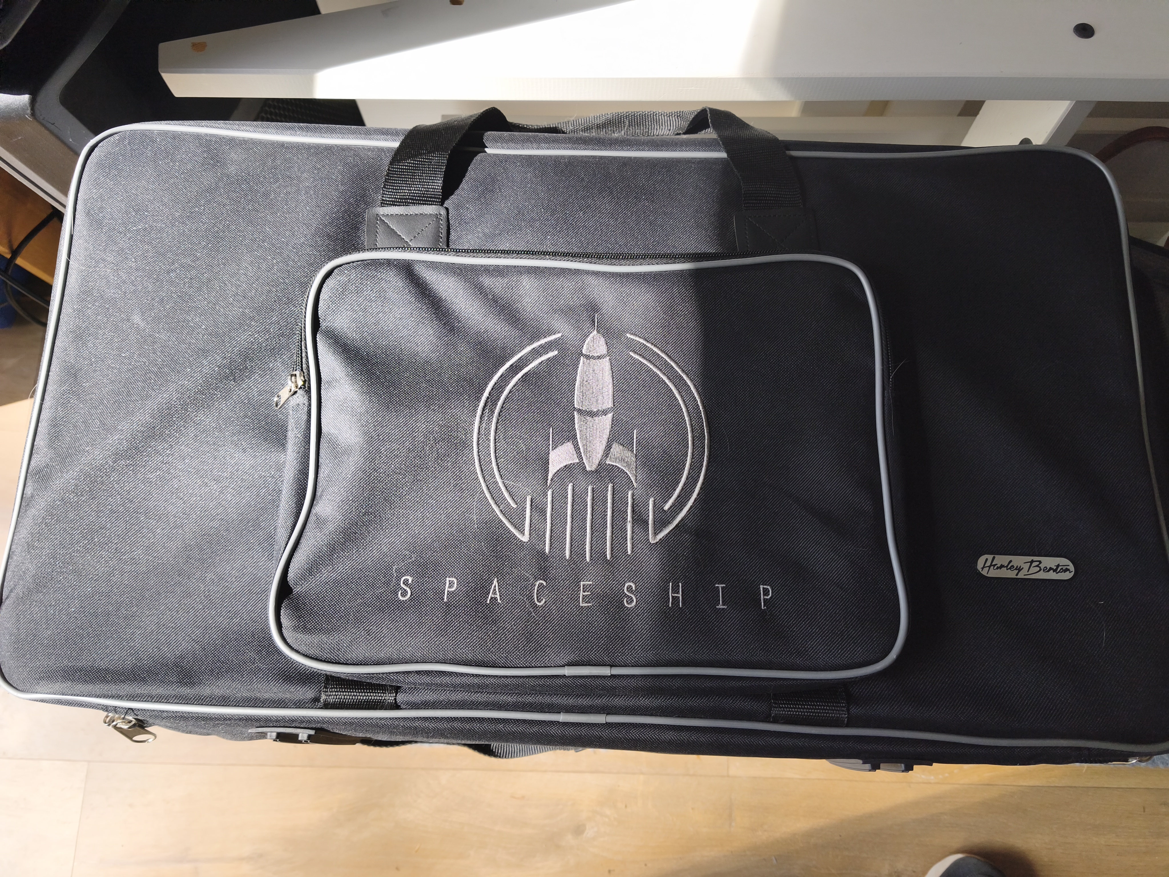 Vends pedalboard Harley benton spaceship 60
