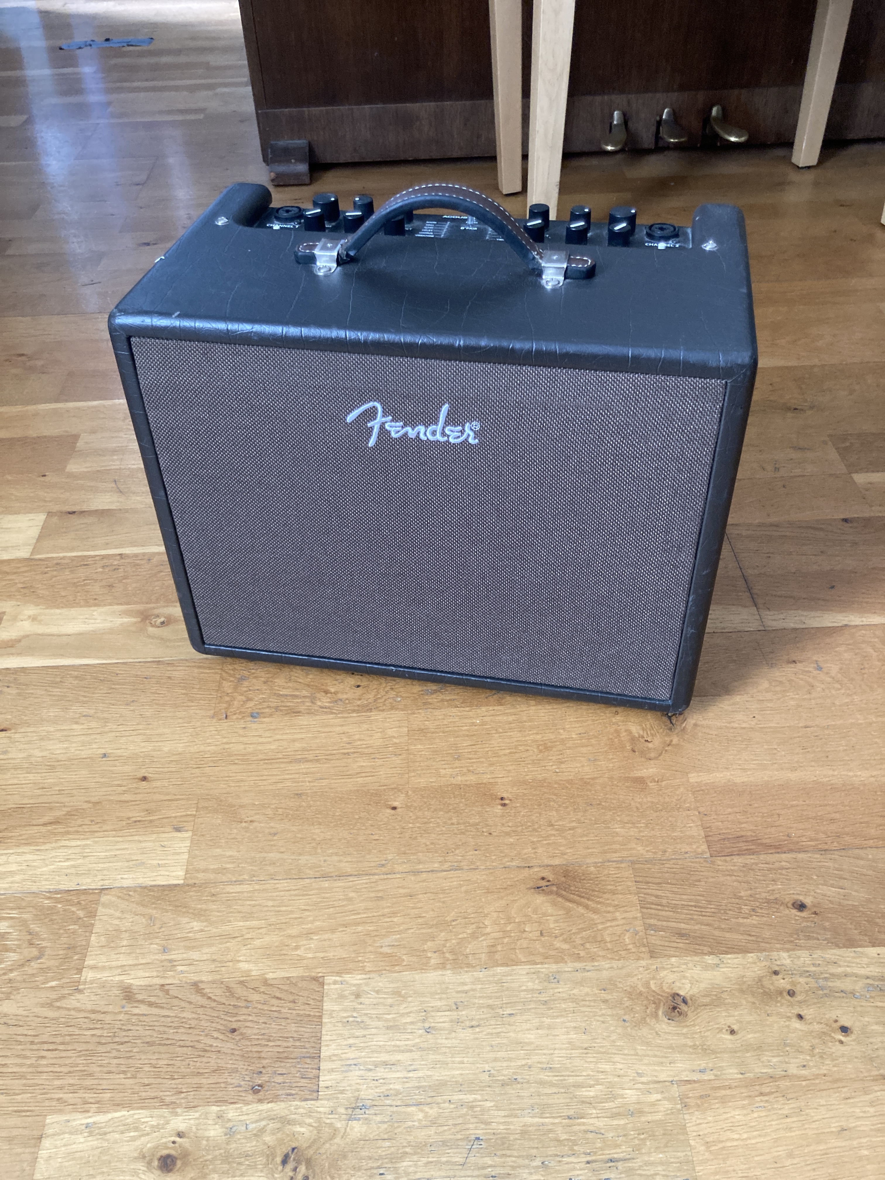 vends Fender Acoustic Junior