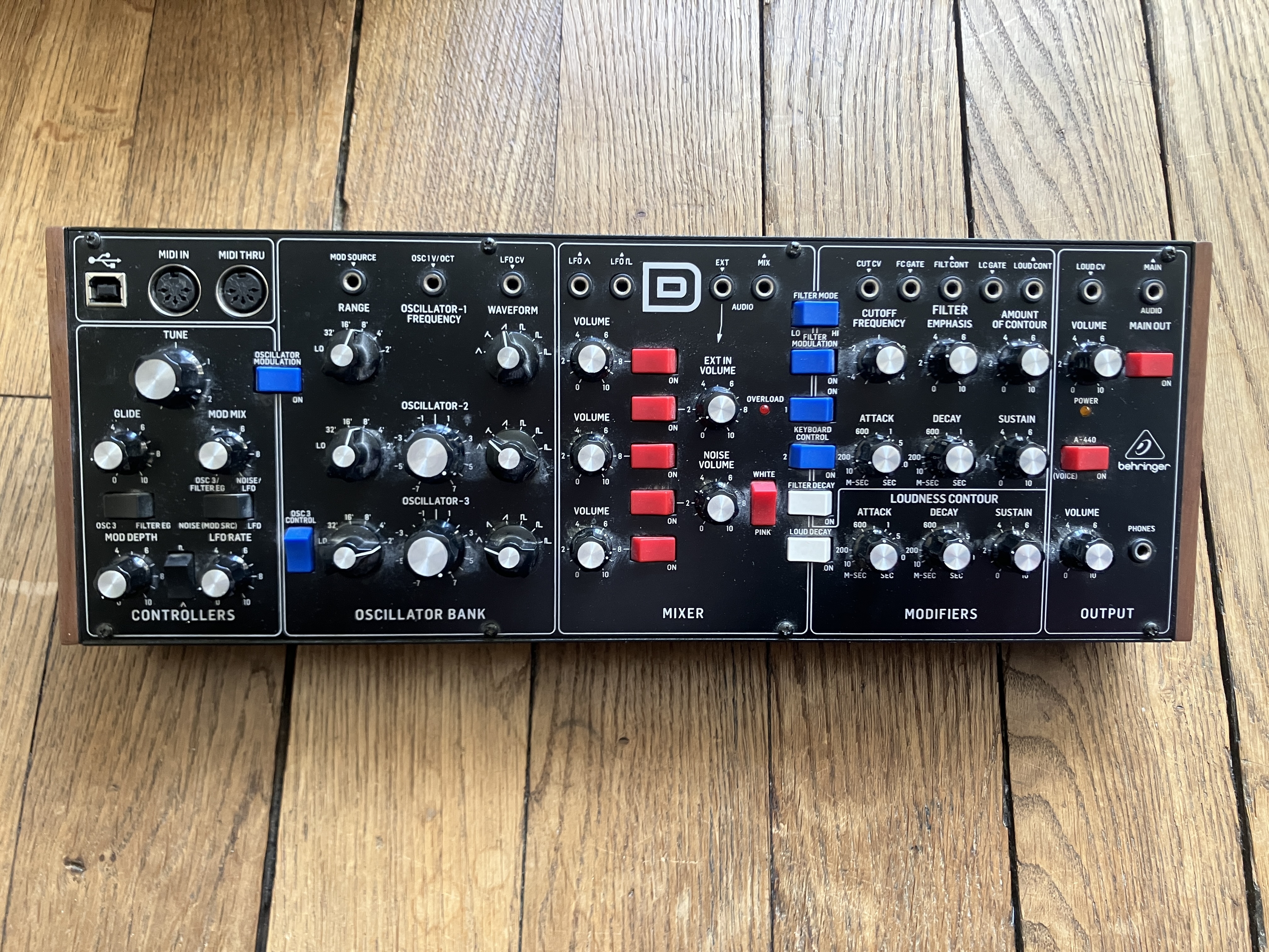 Behringer Model D