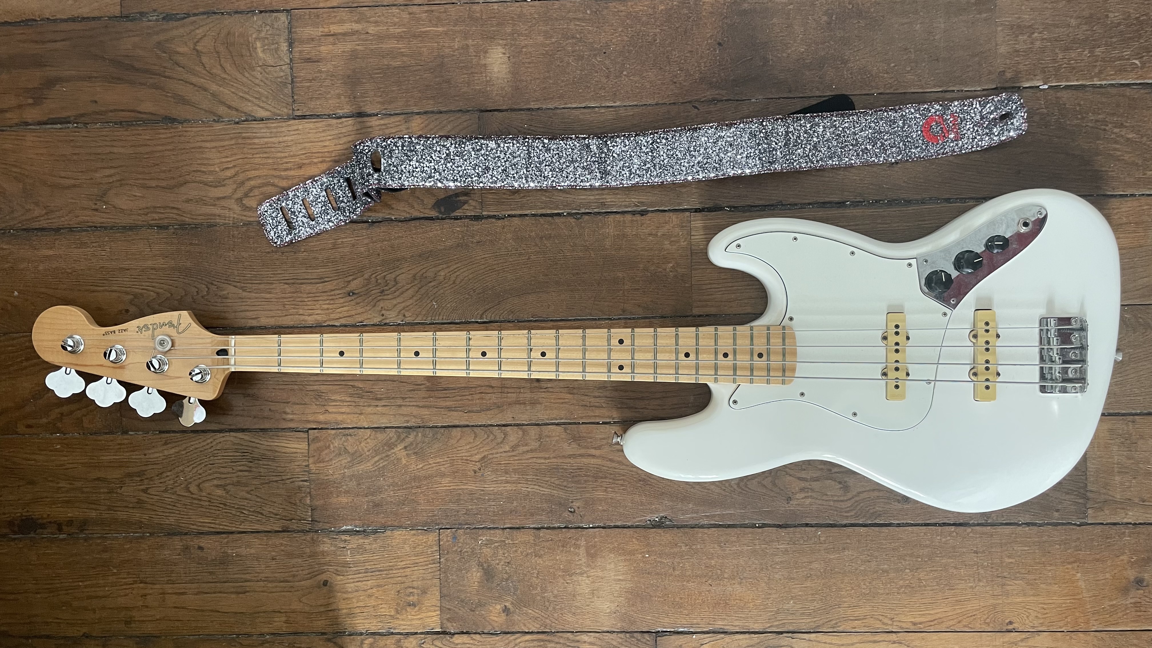 Fender Jazz Bass blanche 
