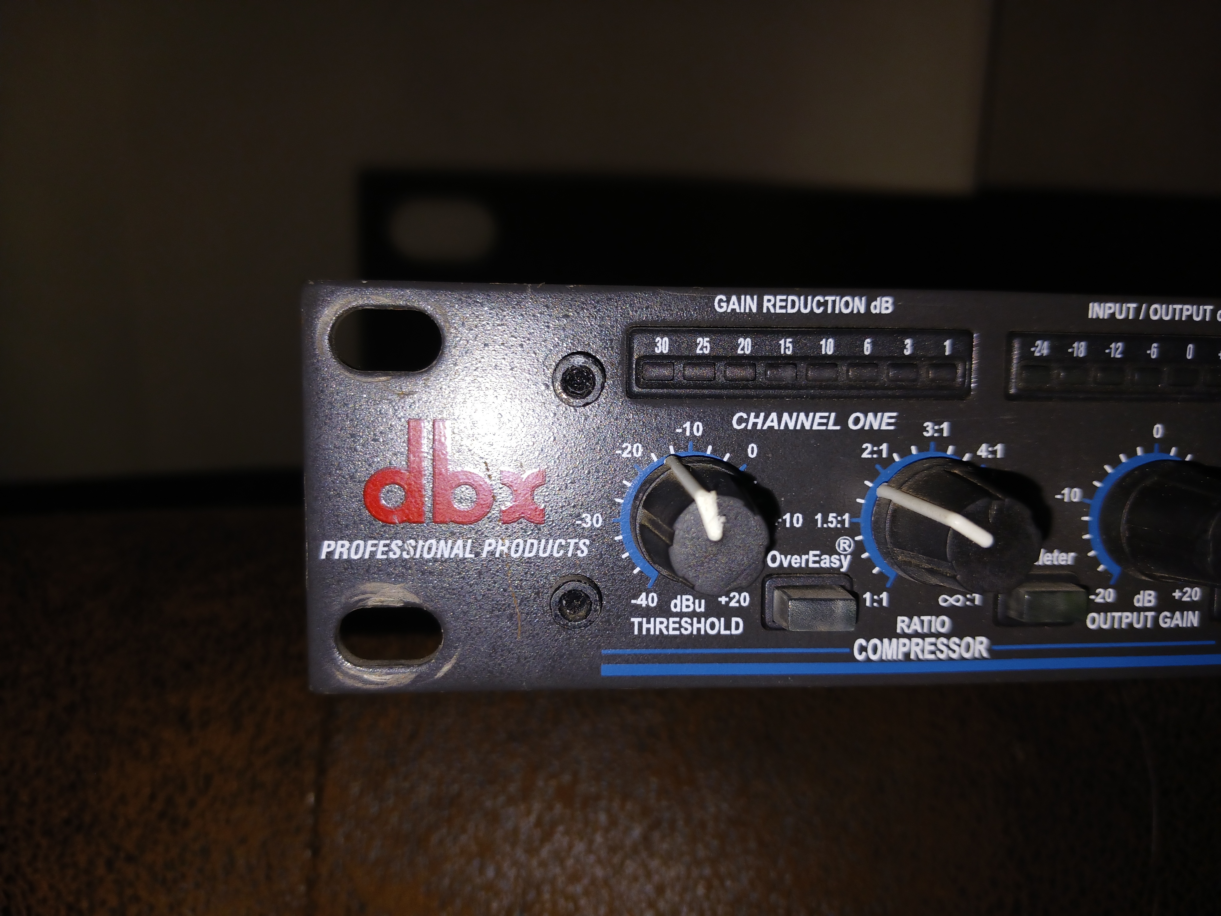 Compresseur DBX 1046 4 CANAUX