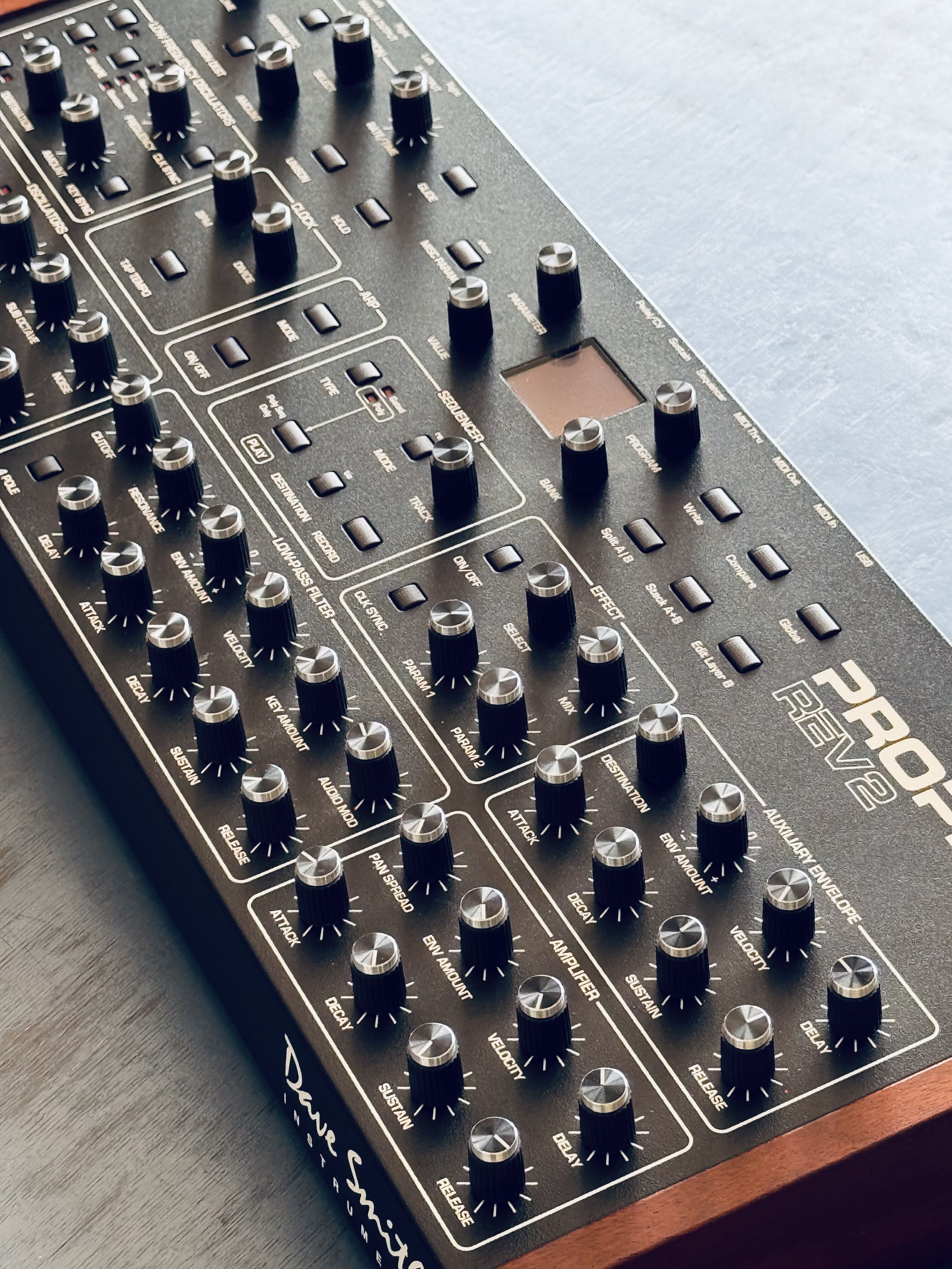 Dave Smith instruments prophet rev2 desktop-2