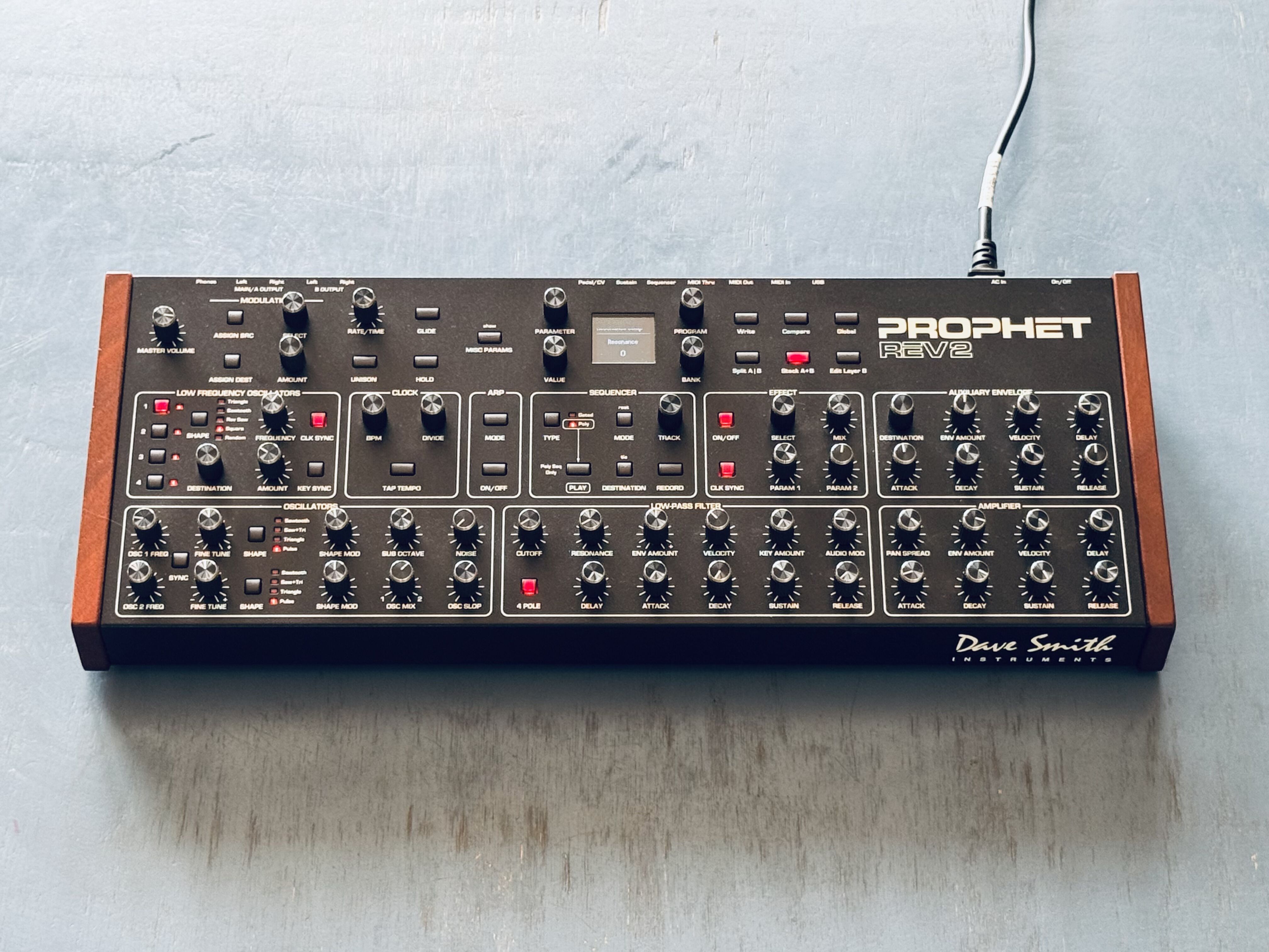 Dave Smith Instruments Prophet Rev2 desktop-6