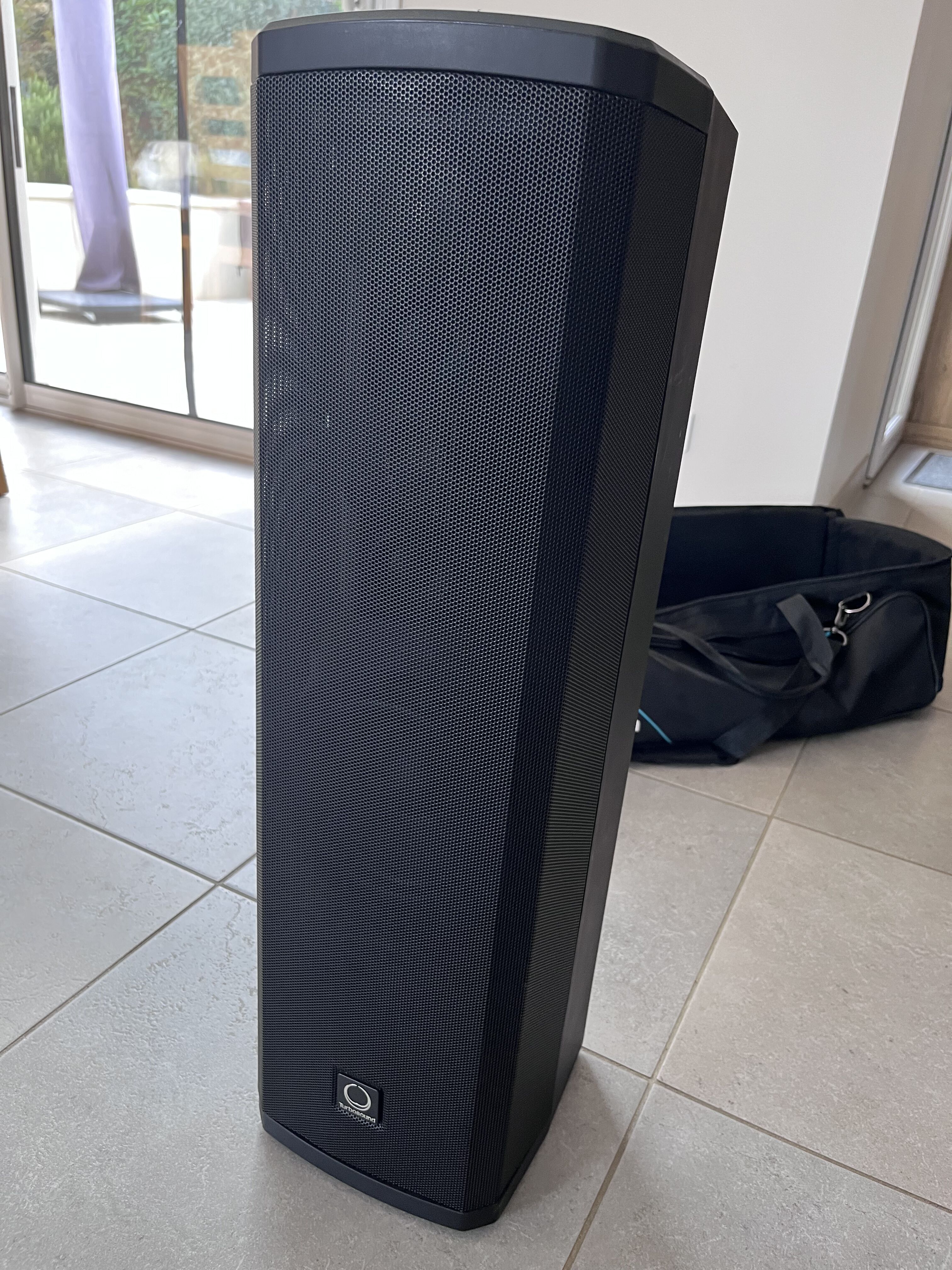 Enceintes Turbosound IP300 avec protection de transport
