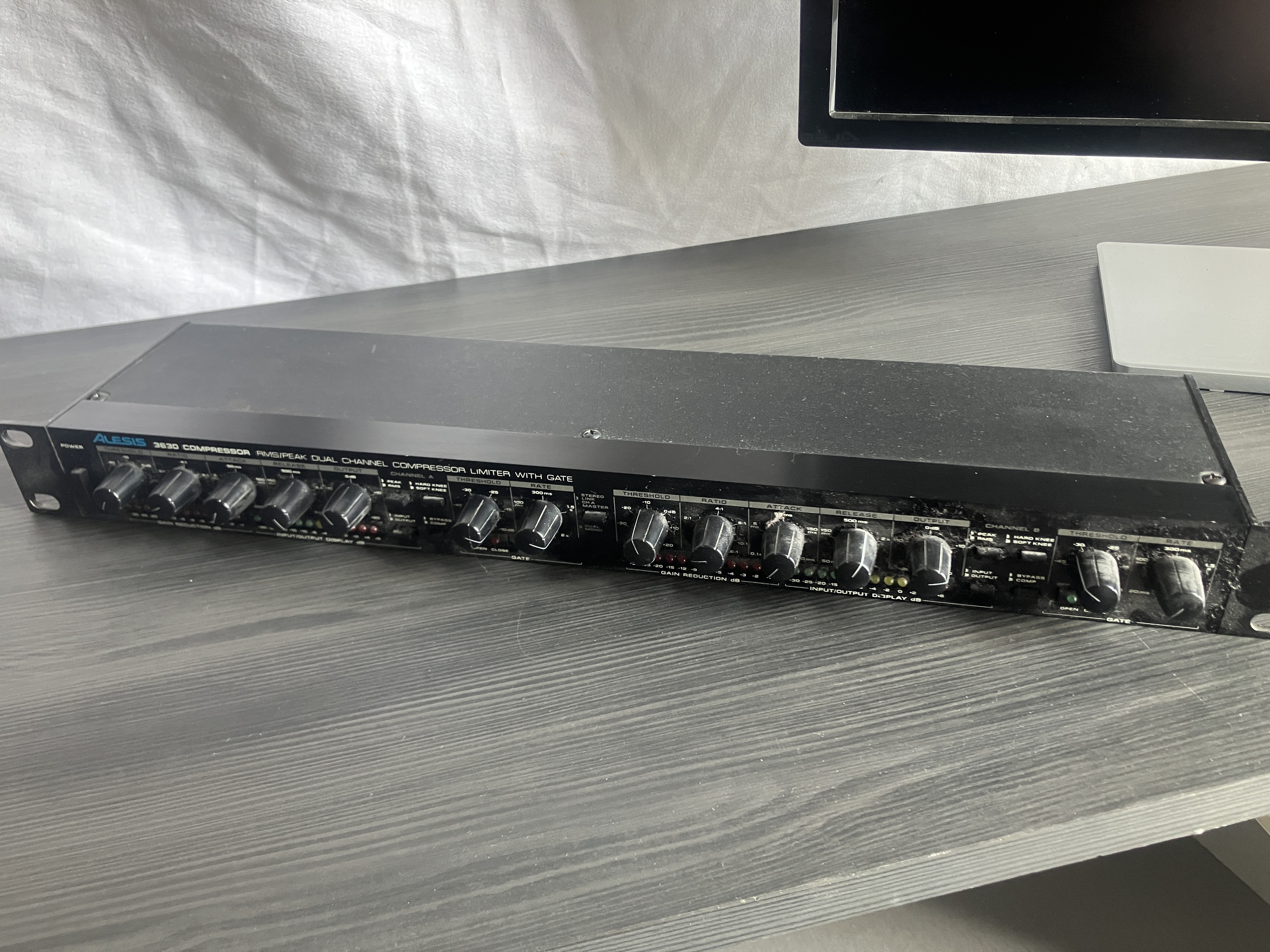 Alesis 3630