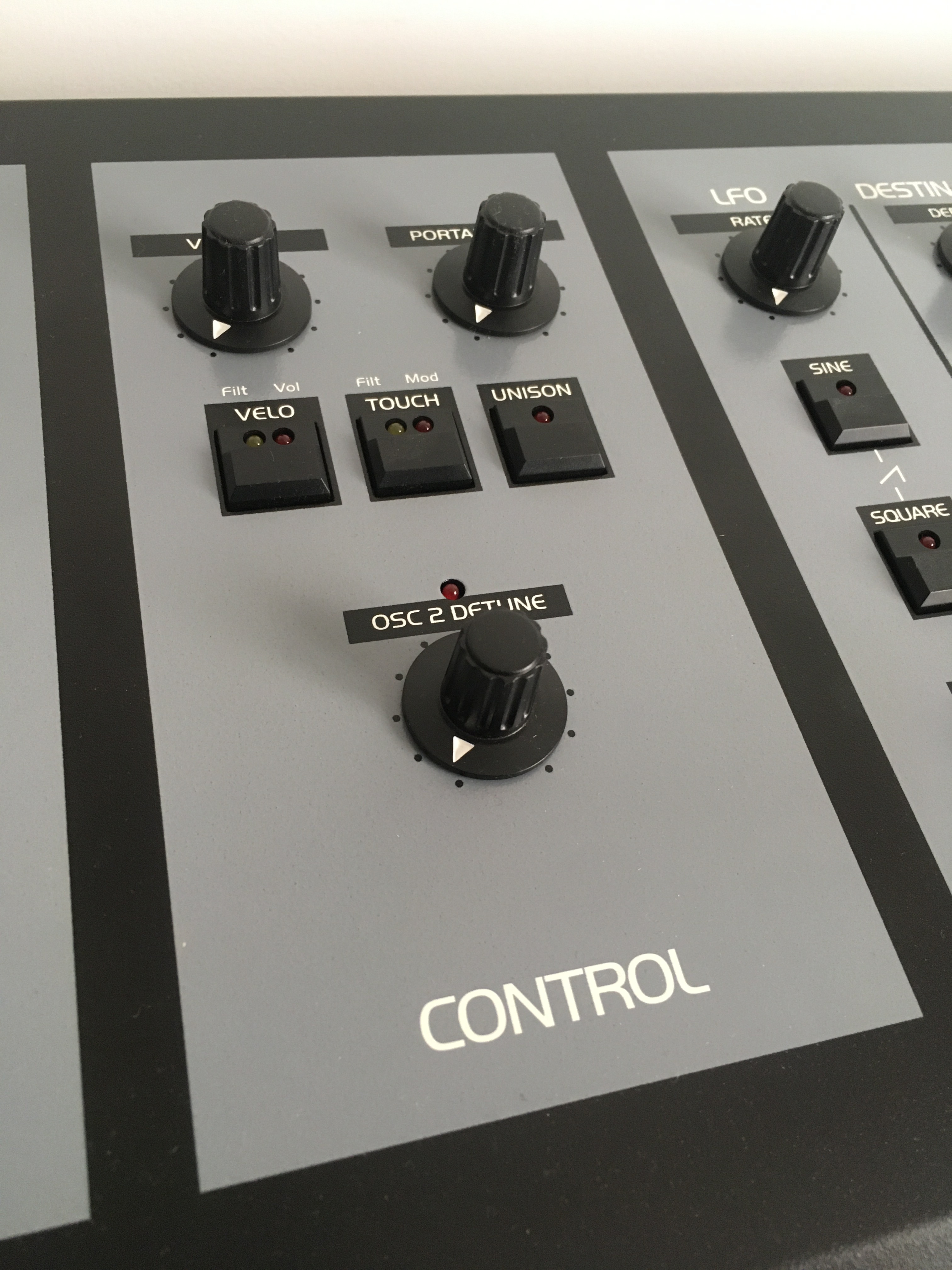 Oberheim OB-X8 (1725)