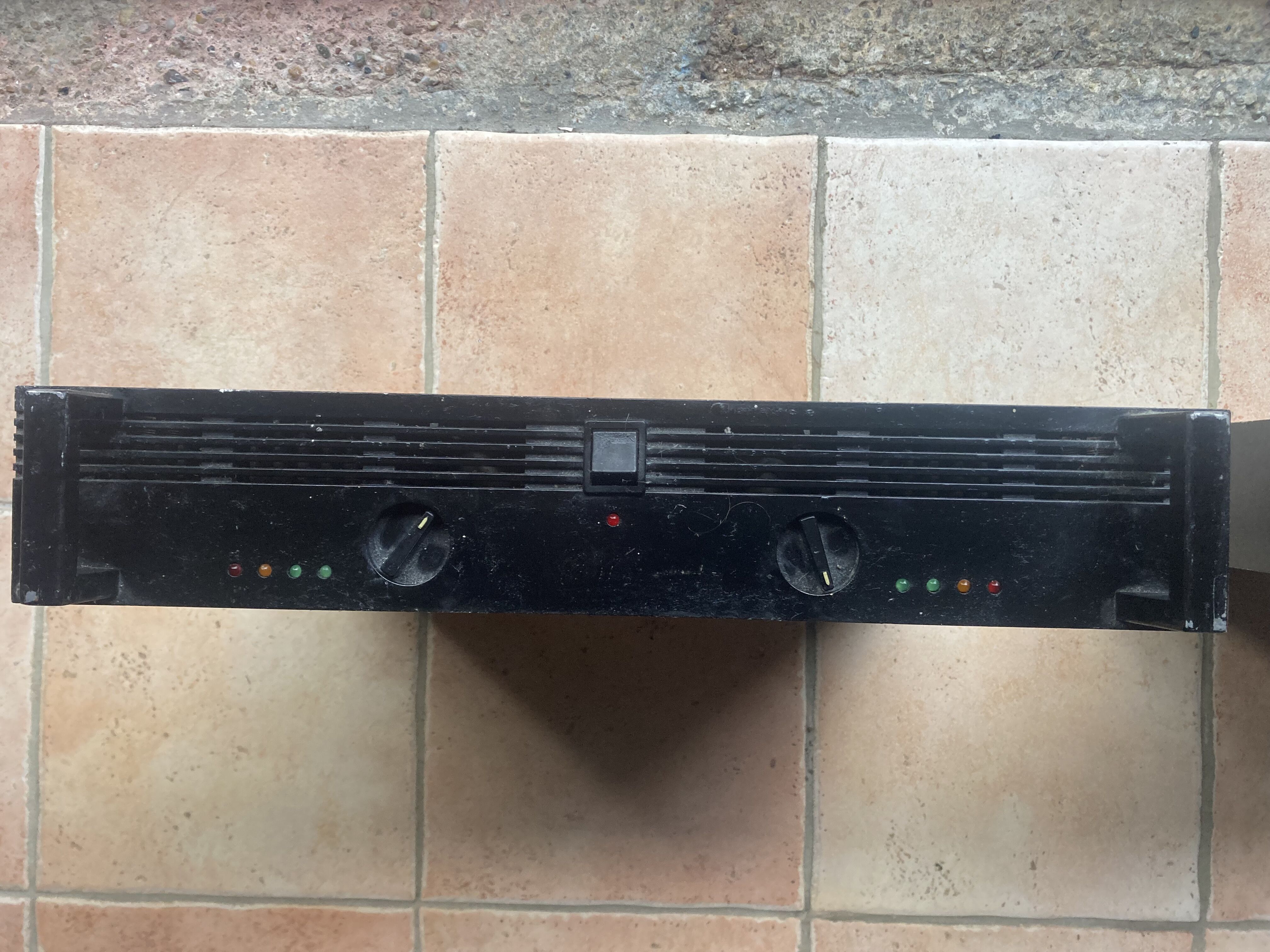 Amplificateur professionnel 2 x 250w INTER M M 1000
