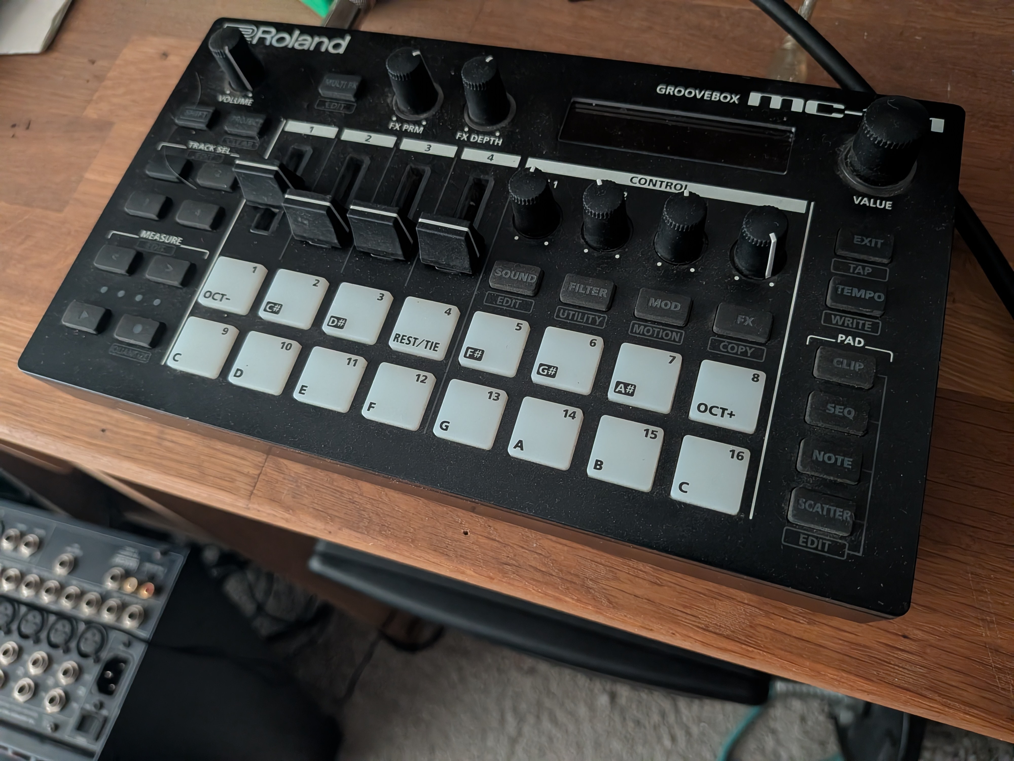 Roland MC-101 (36185)