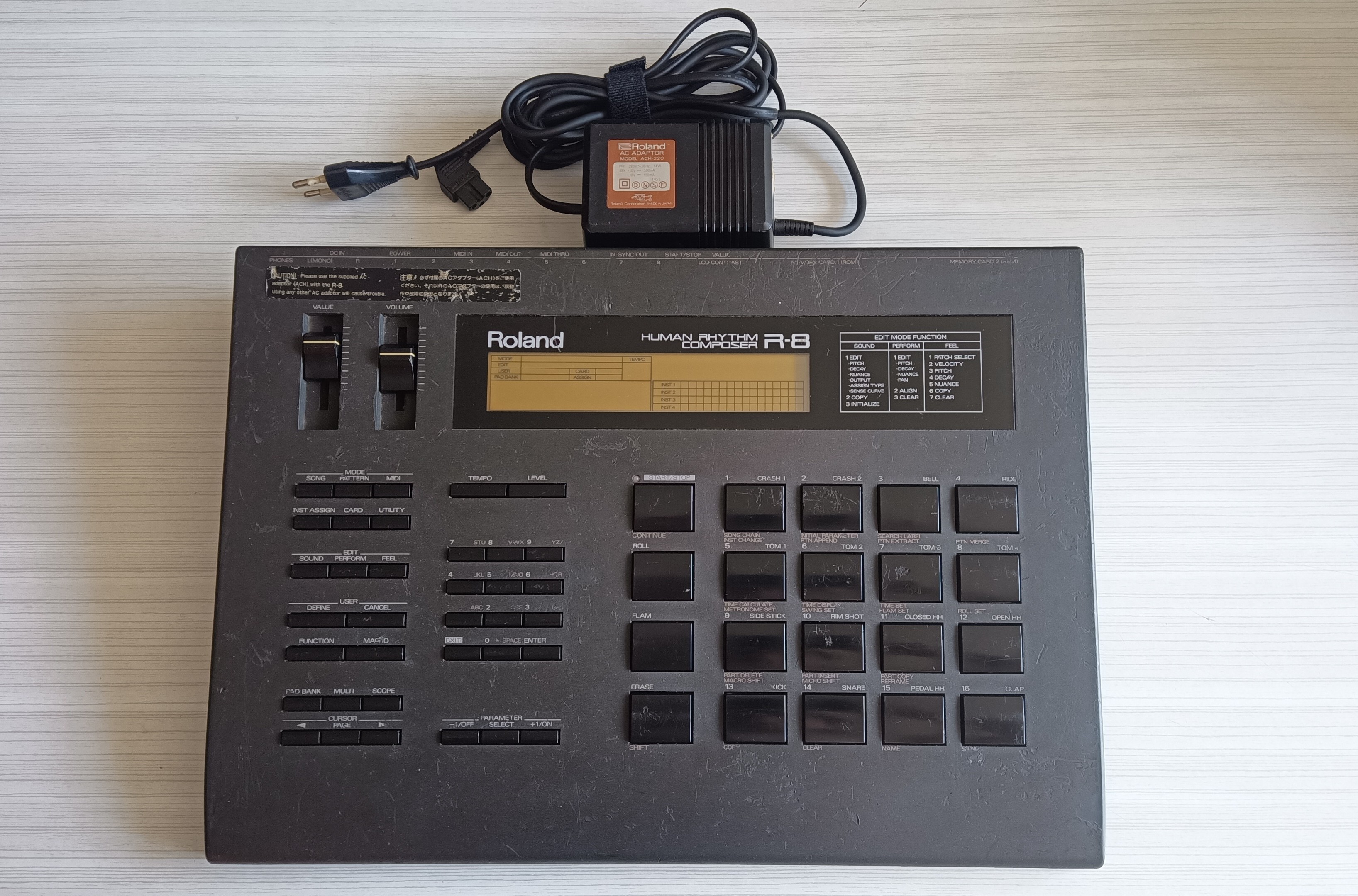 Roland R-8 (71038)
