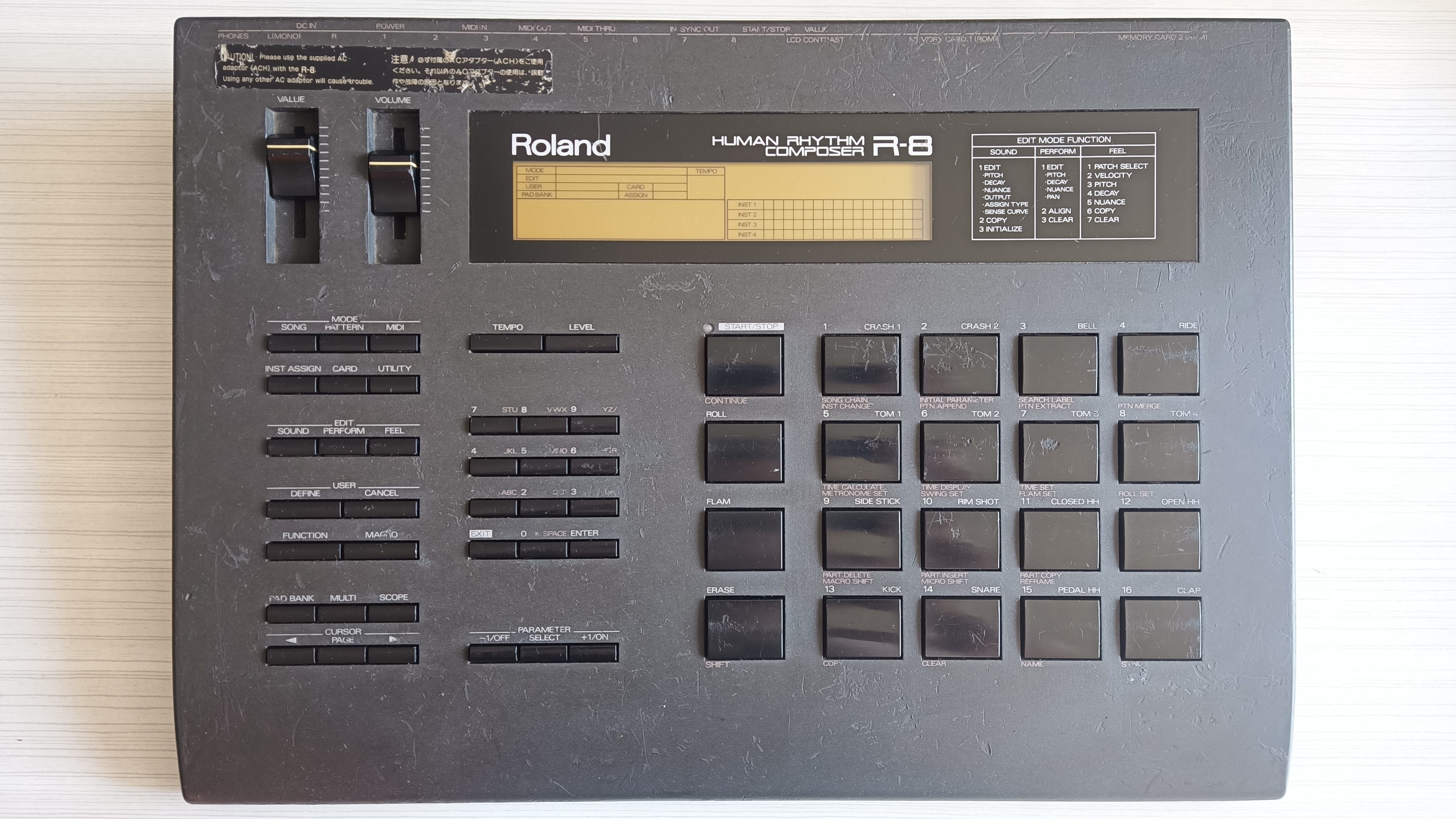 Roland R-8 (16006)