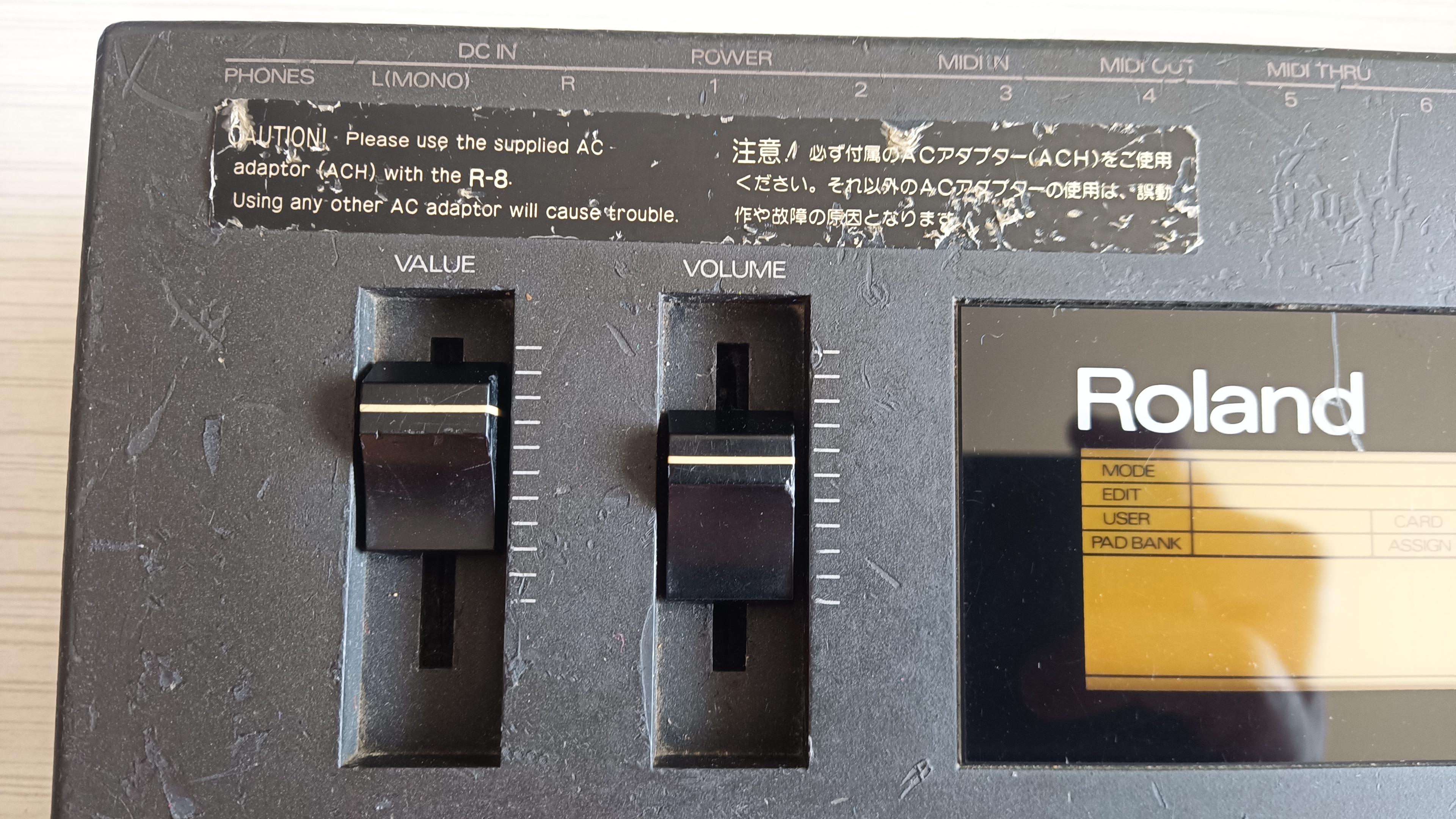 Roland R-8 (26638)