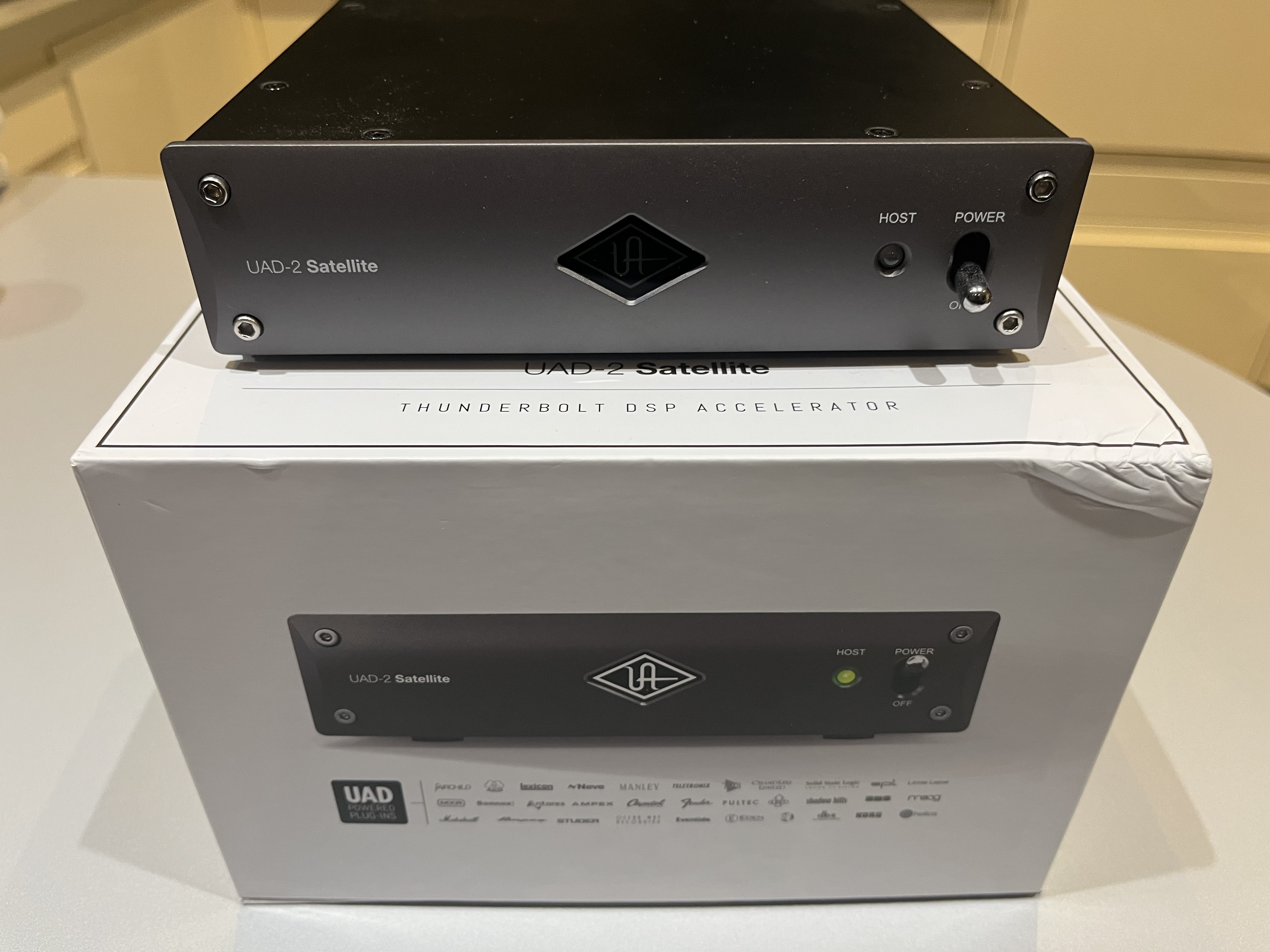 Universal Audio UAD-2 Satellite Thunderbolt 3 - OCTO Core (46019)
