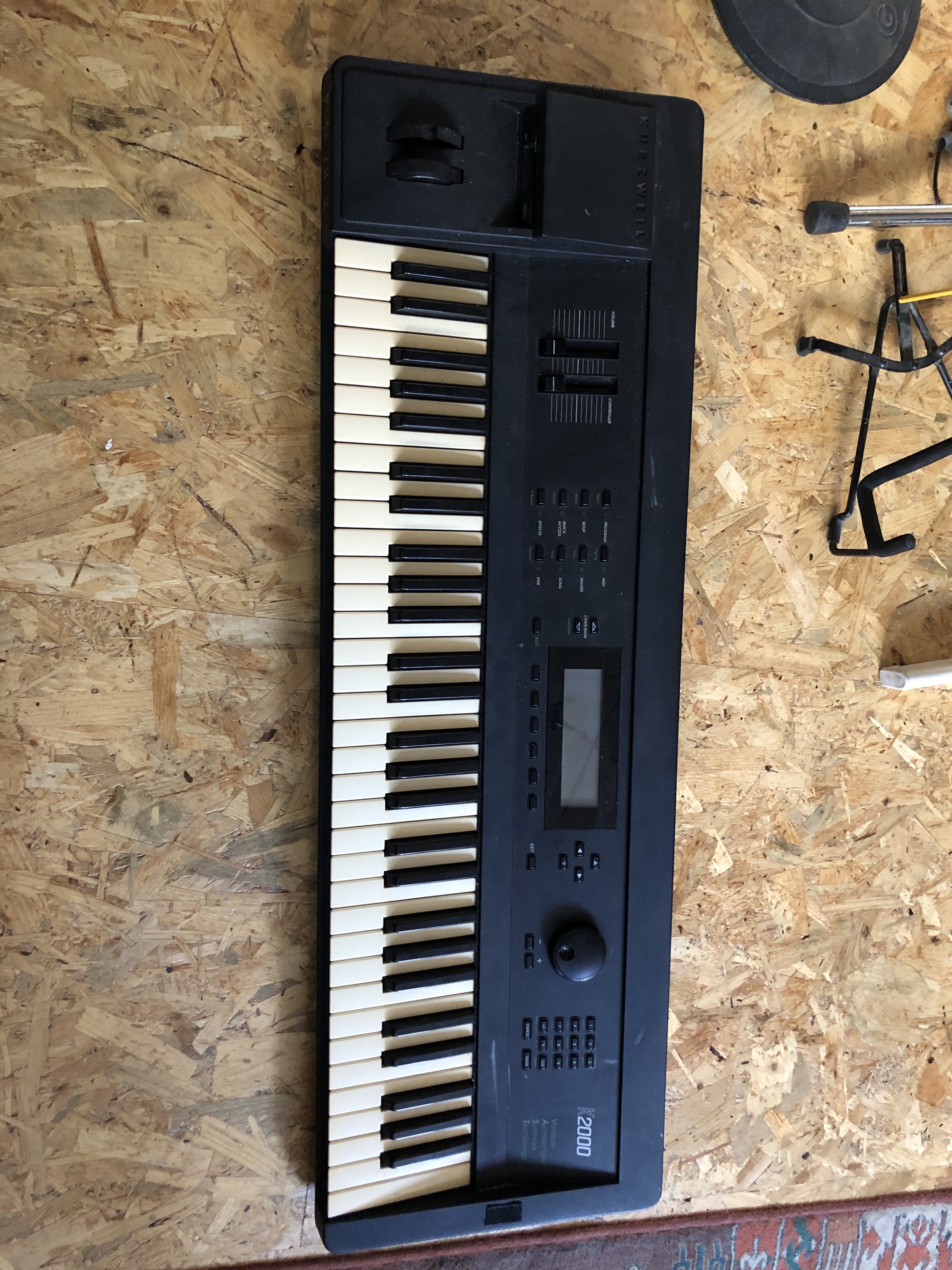à vendre avec disquettes originales, sons synthés analogiques