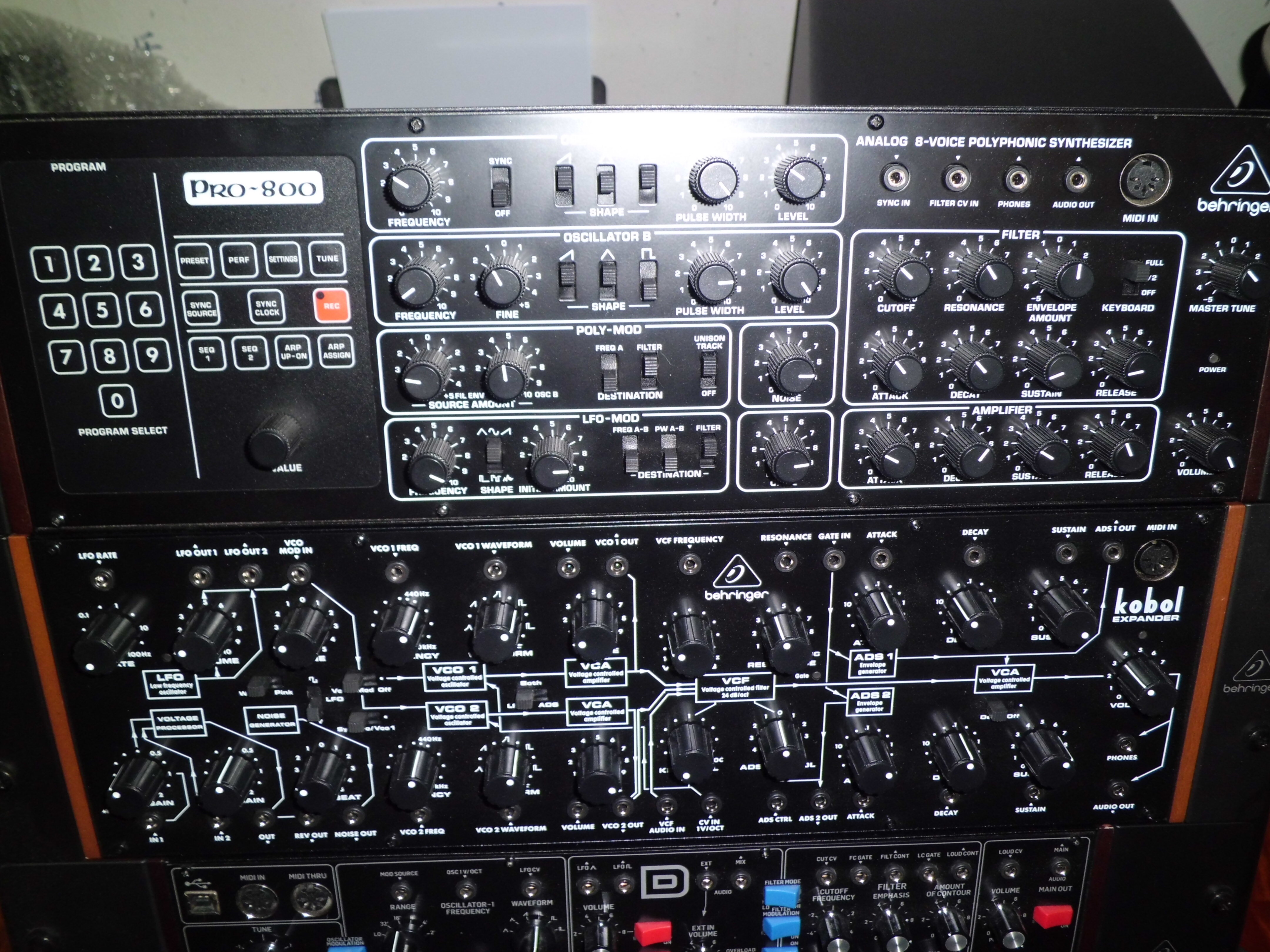 Vends Behringer Pro-800 + Stand 3-tier