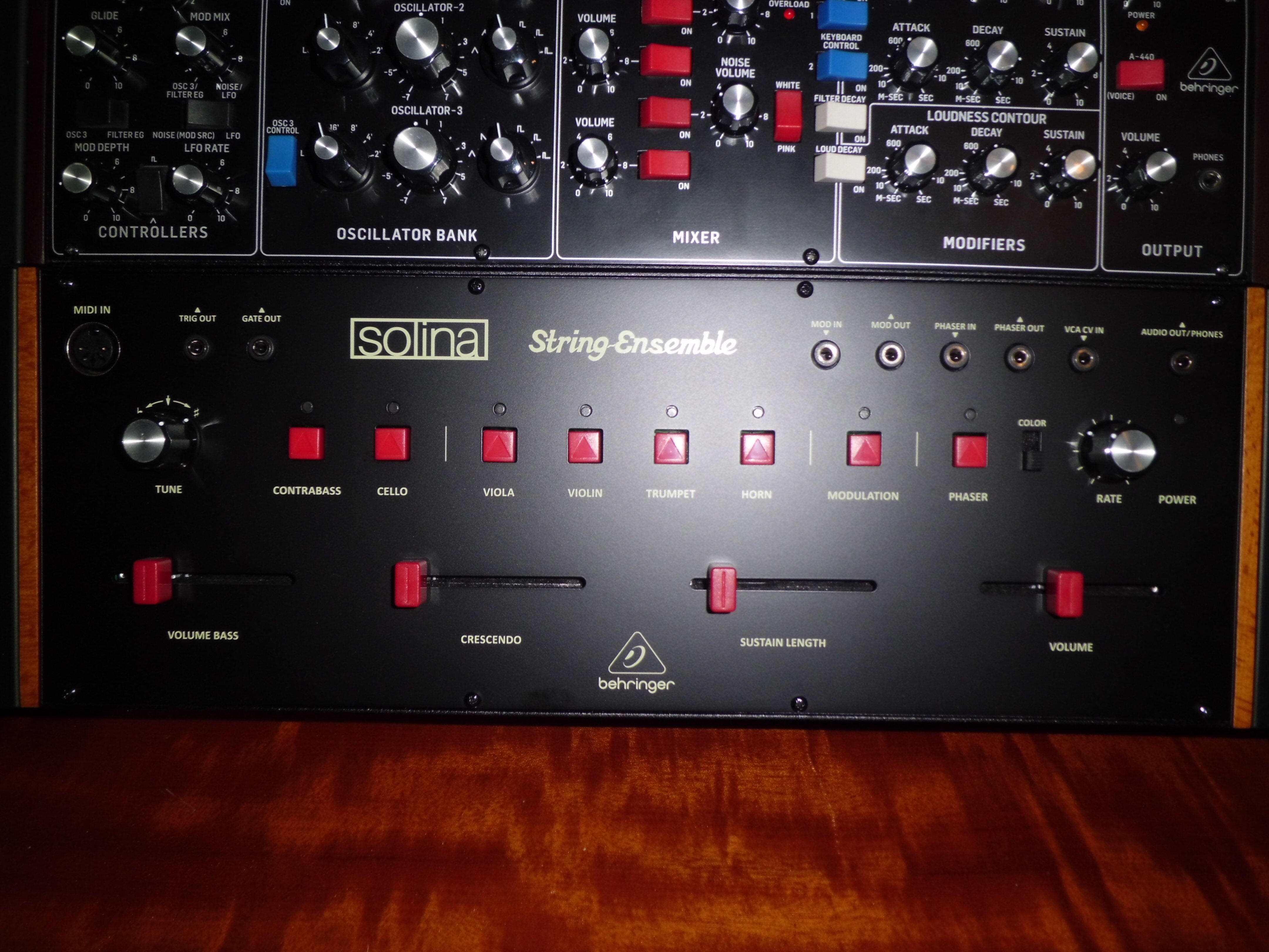 Vends Behringer Solina + Ear 70HP