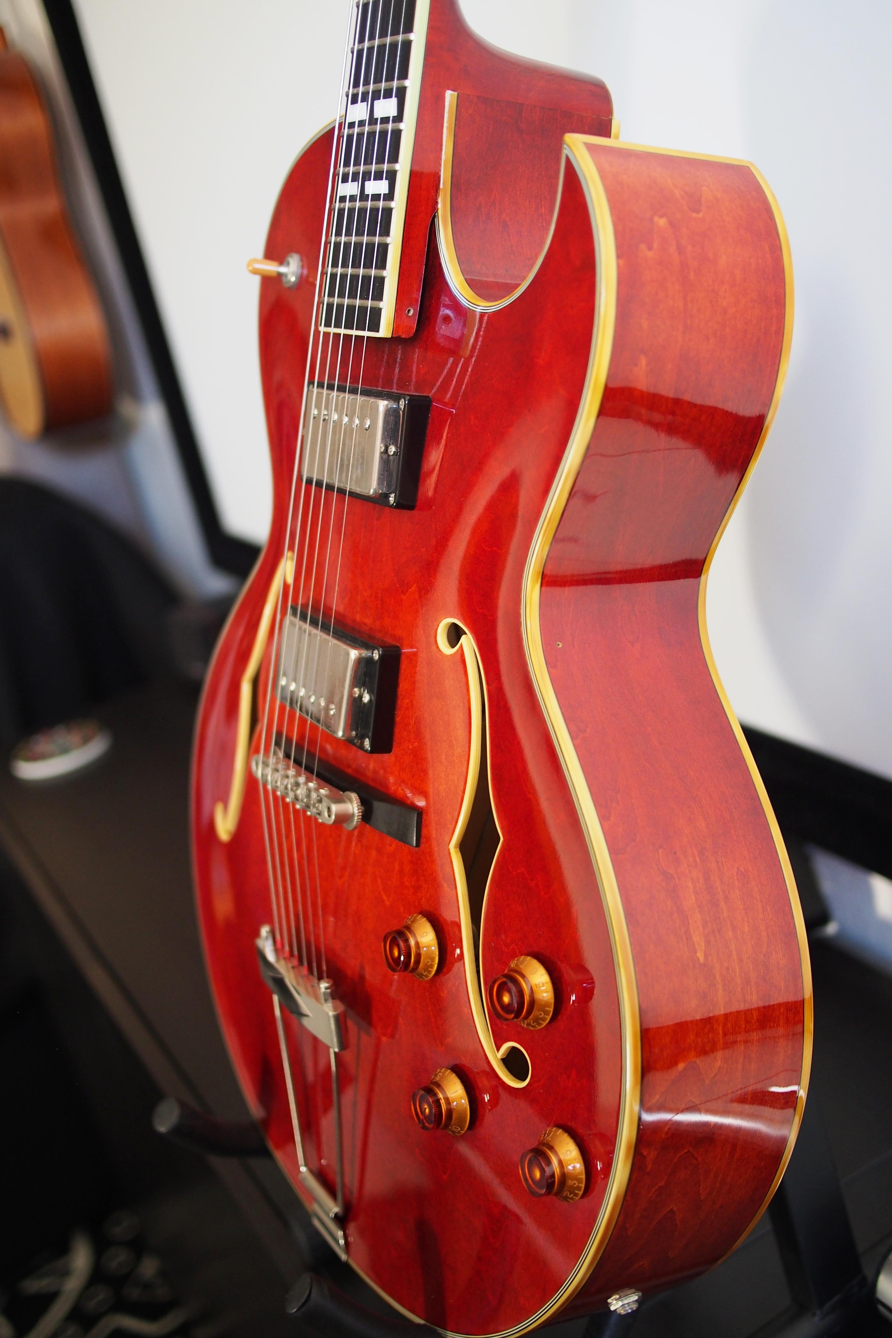 Guitare Jazz Archtop Eastman AR372CE 