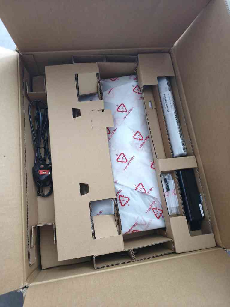 Vends Roland VR-120HD – Mélangeur AV Full HD 12 canaux, complet