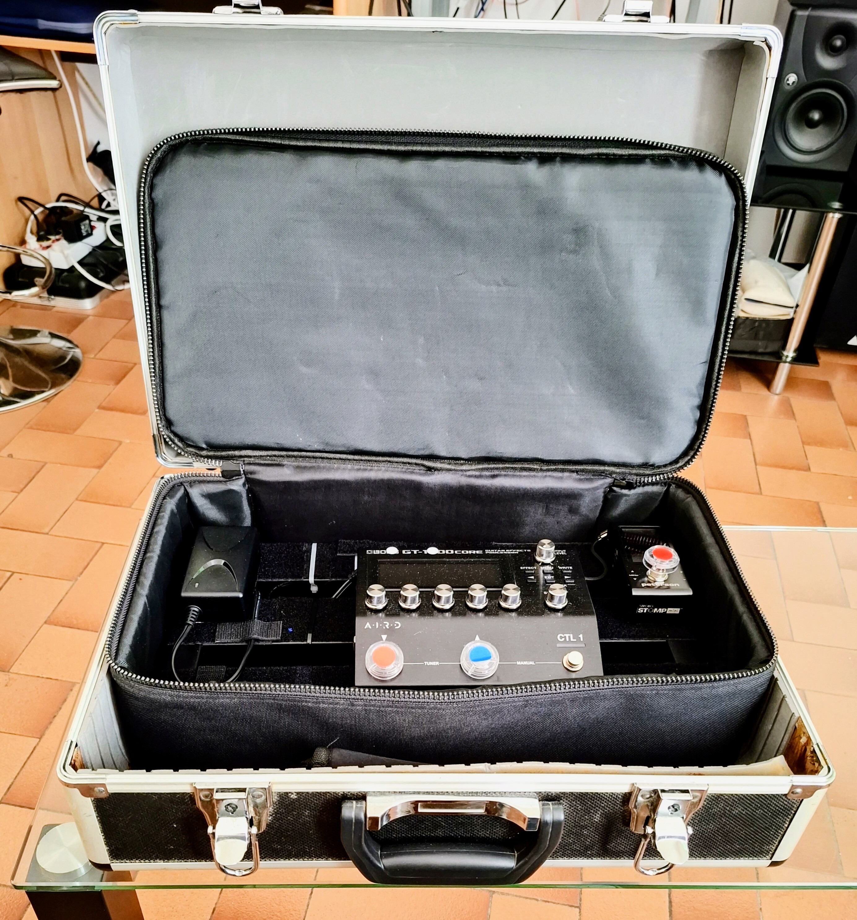 BOSS GT 1000 CORE /EV 30 BOSS /BOARD ET FLY AVEC HOUSSE 