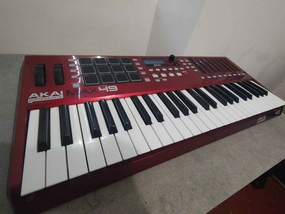 Vend Clavier MIDI Akai MAX49 très bon état