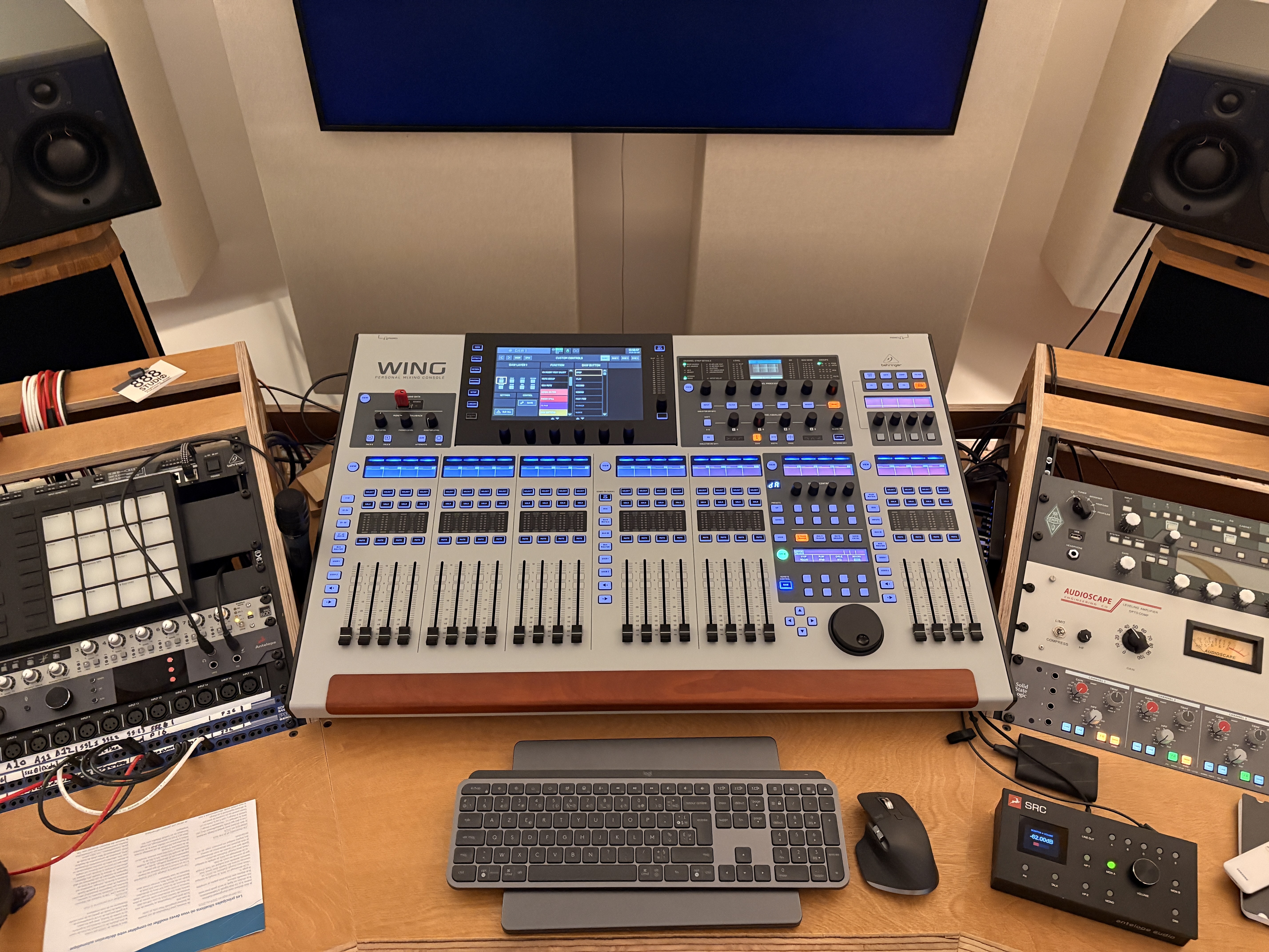 SUPERBE BEHRINGER WING - État comme NEUF - très peu servi + Flight Case