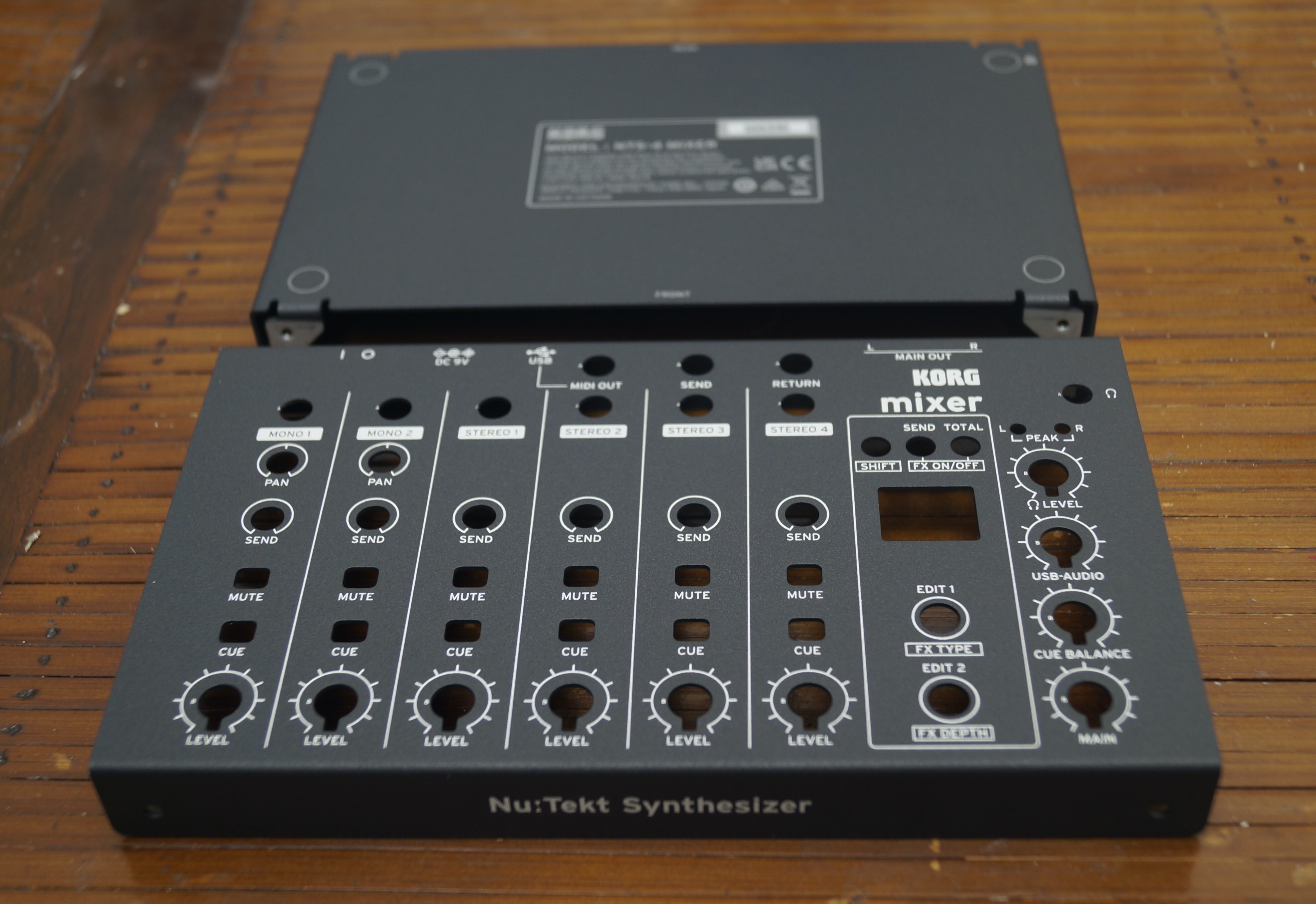 Korg NTS-4 Boitier
