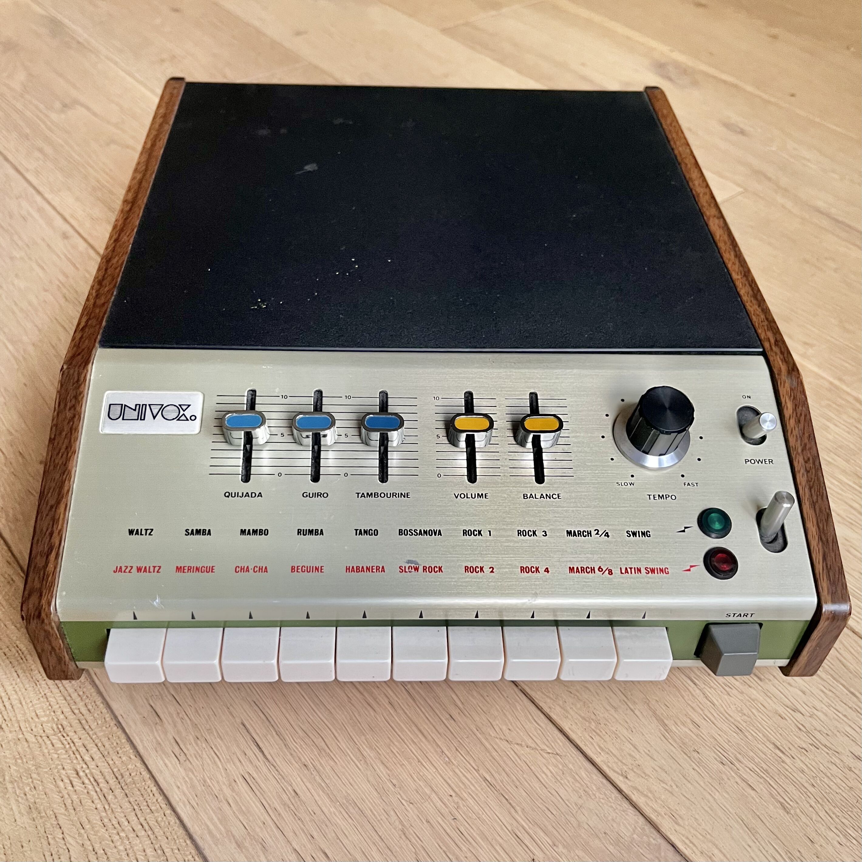 Univox SR-95 (Korg/Keio Mini Pops 7) - excellent état