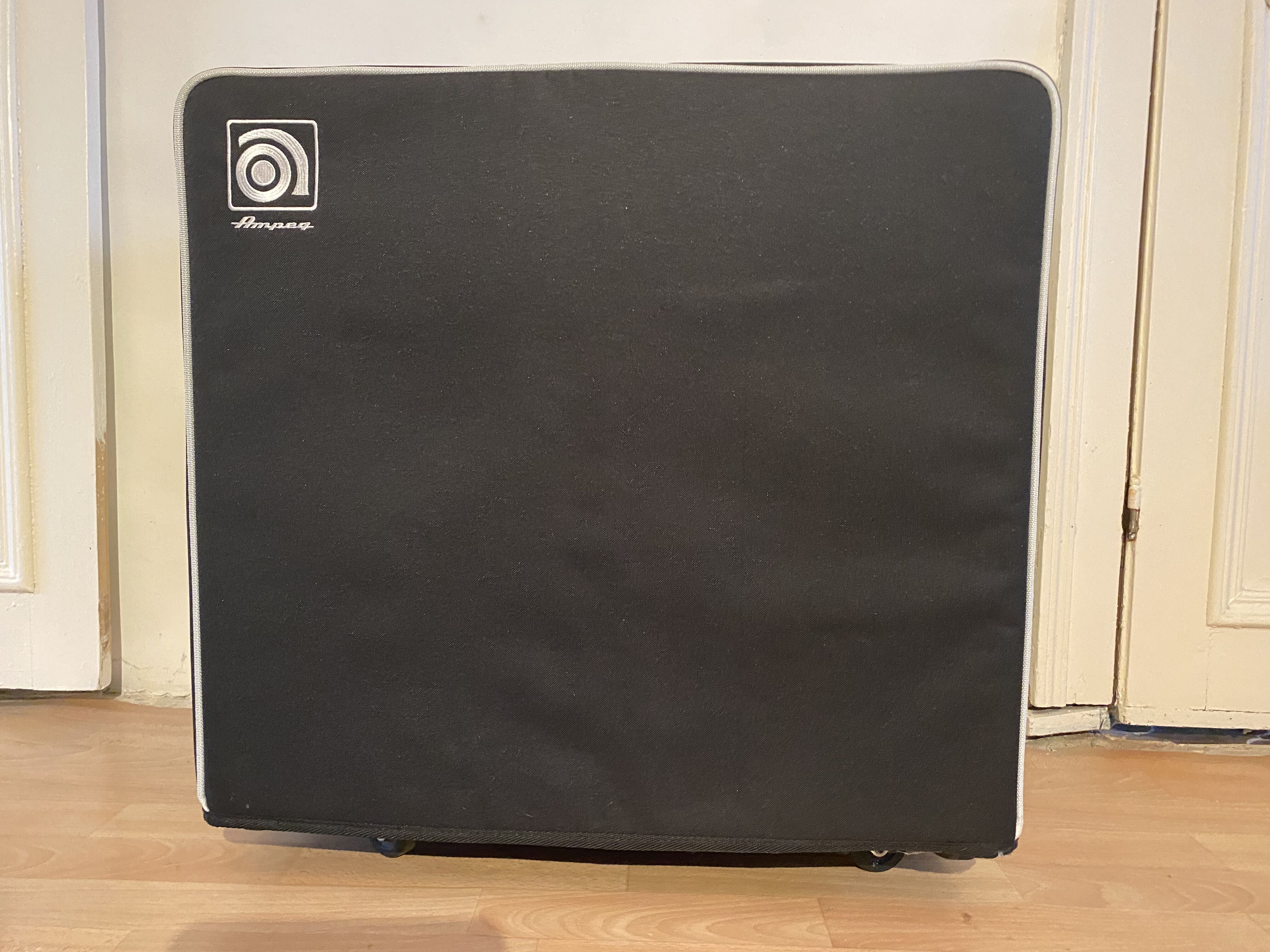 Vends baffle Ampeg SVT-15 EN