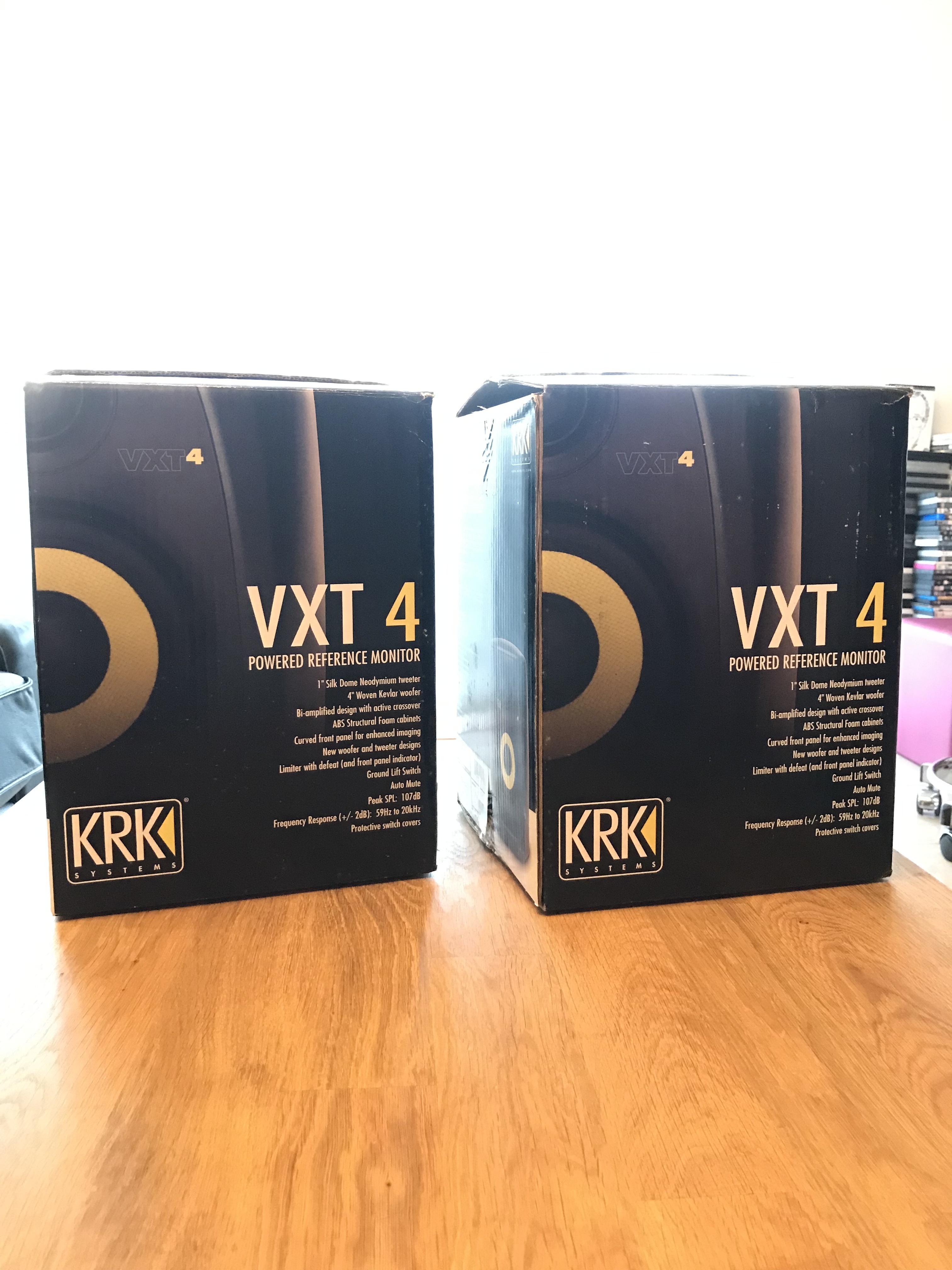 Vends 2 enceintes amplifiées de studio haut de gamme, état neuf