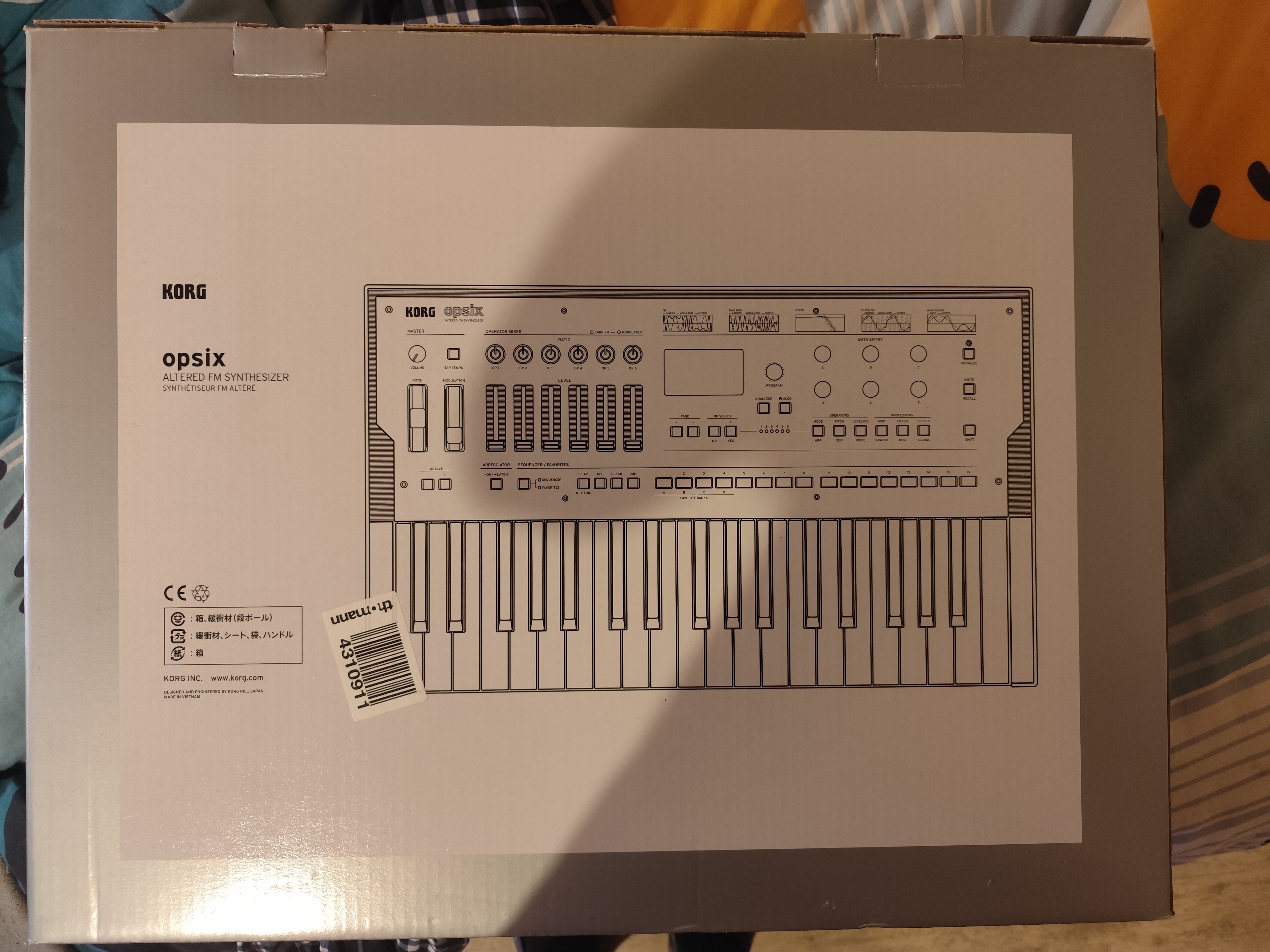 Vend Korg Op-6 (acheté en 2023), complet avec sa boîte, possibilité d'envoi.
