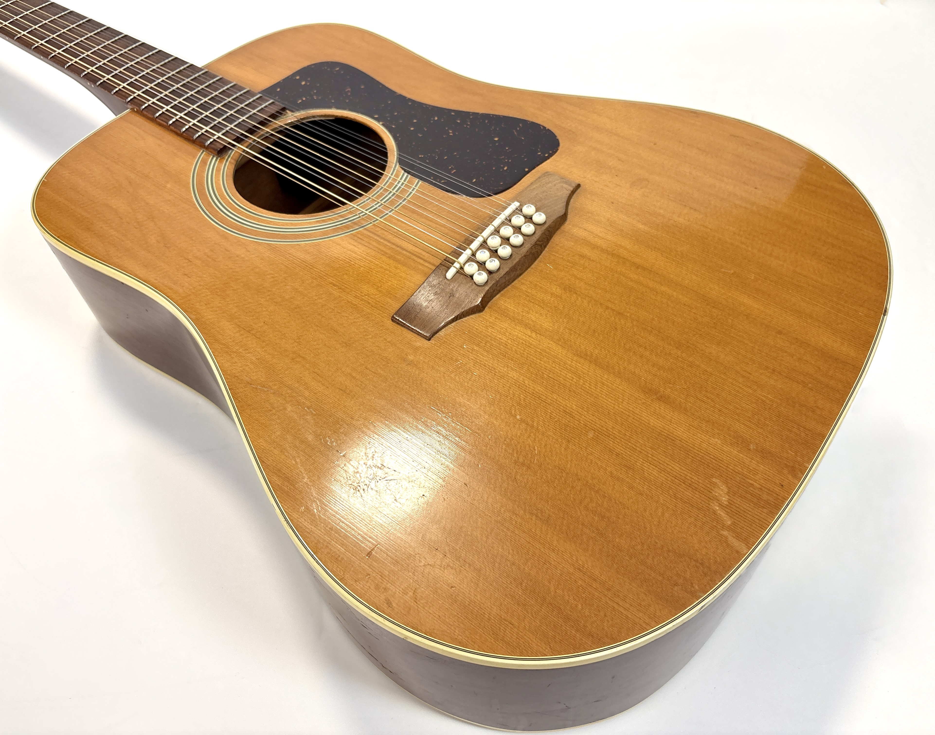 Guild F212 XL (850)