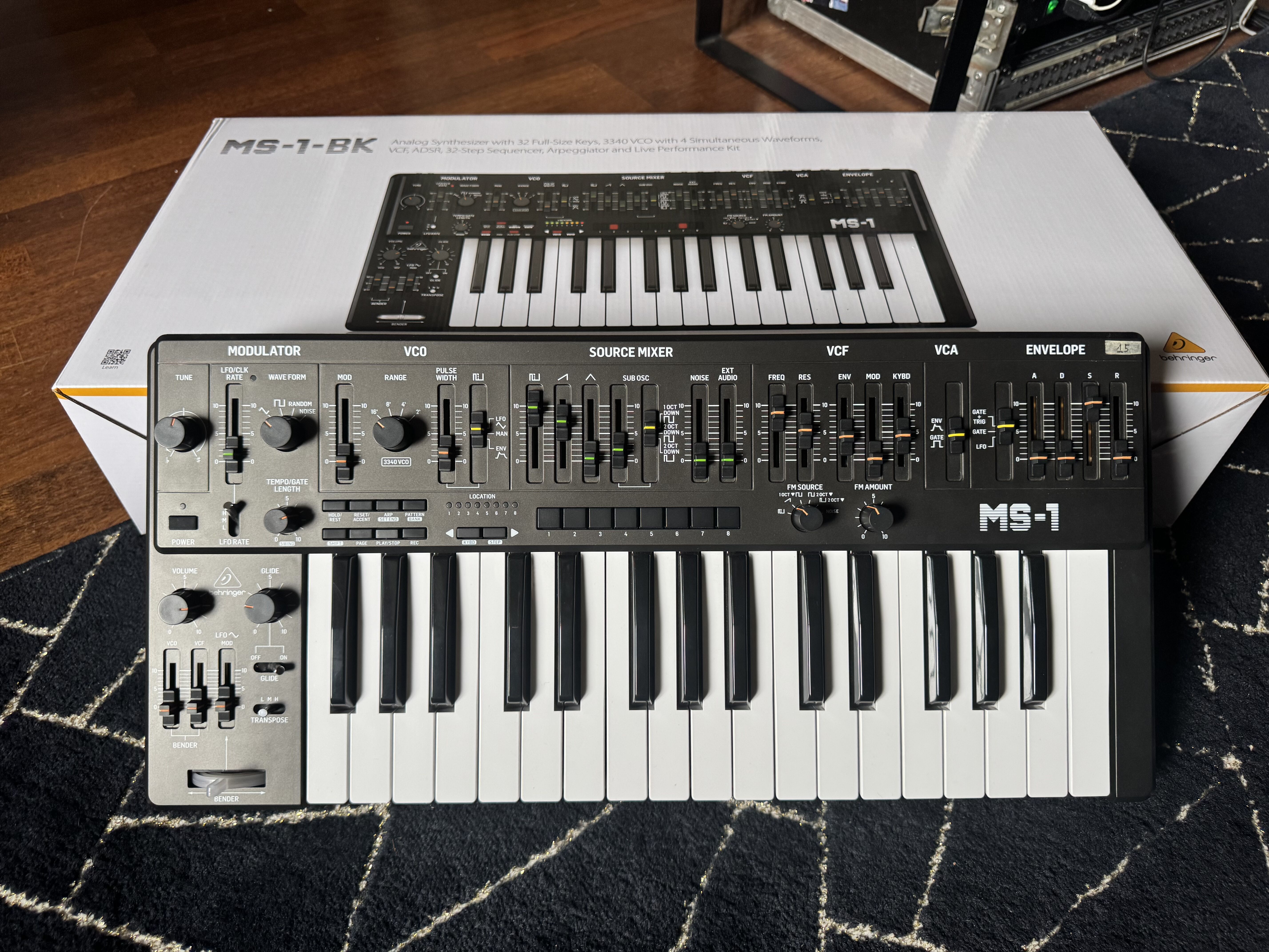 BEHRINGER MS-1 MK-I (Clone ROLAND SH-101)