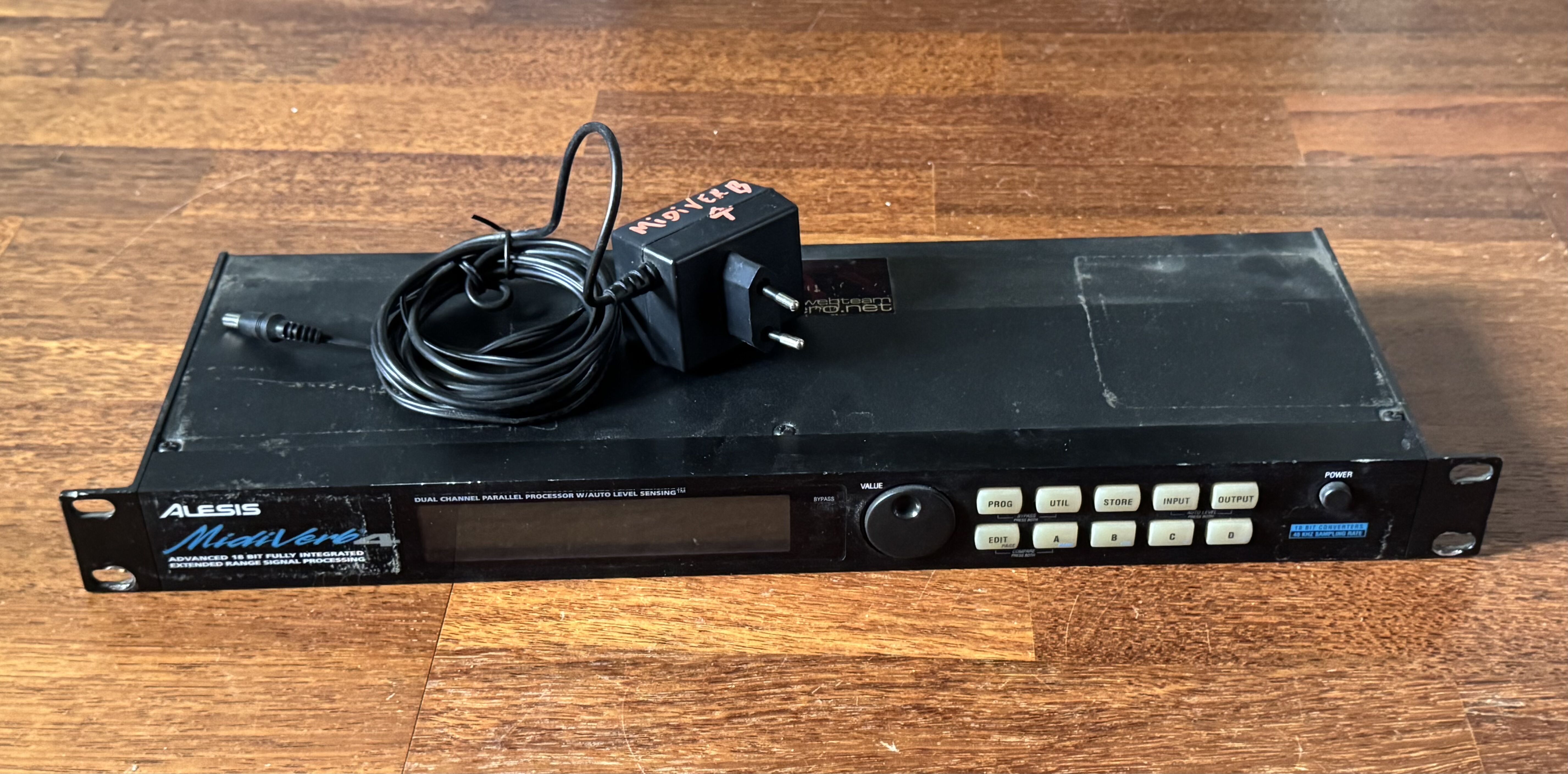 ALESIS MIDIVERB 4