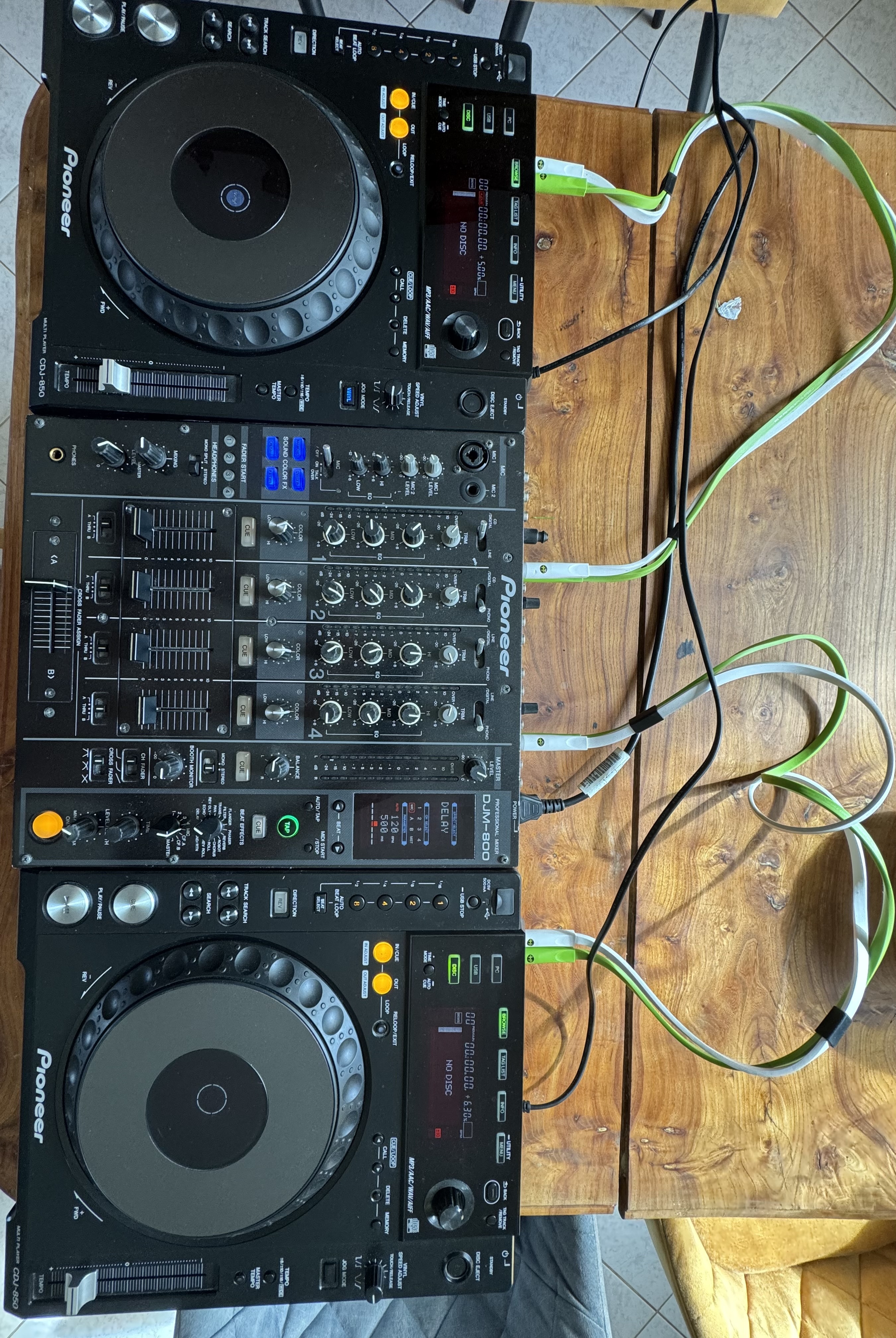 2xCDJ 850-K et 1 DJM800