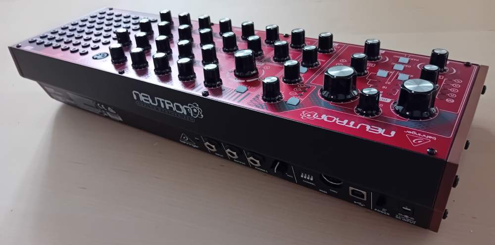 Behringer Neutron (65482)