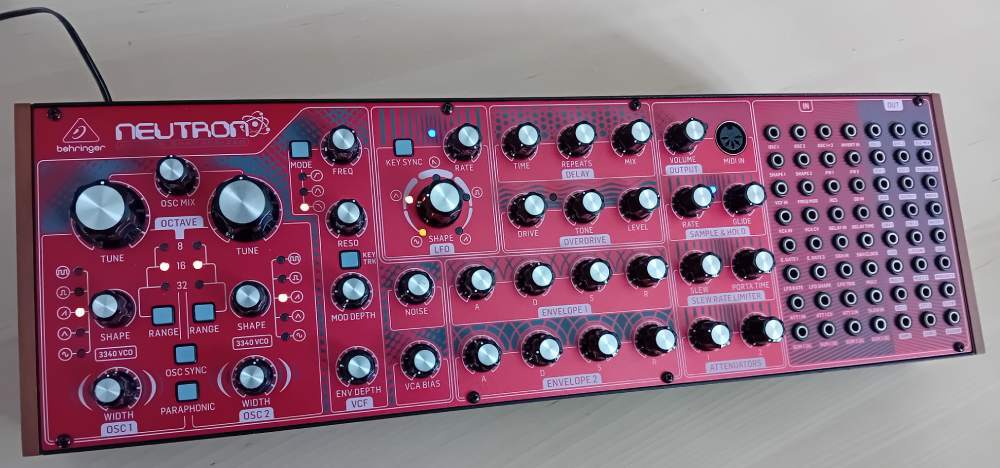 Vends synthé Behringer NEUTRON - neuf